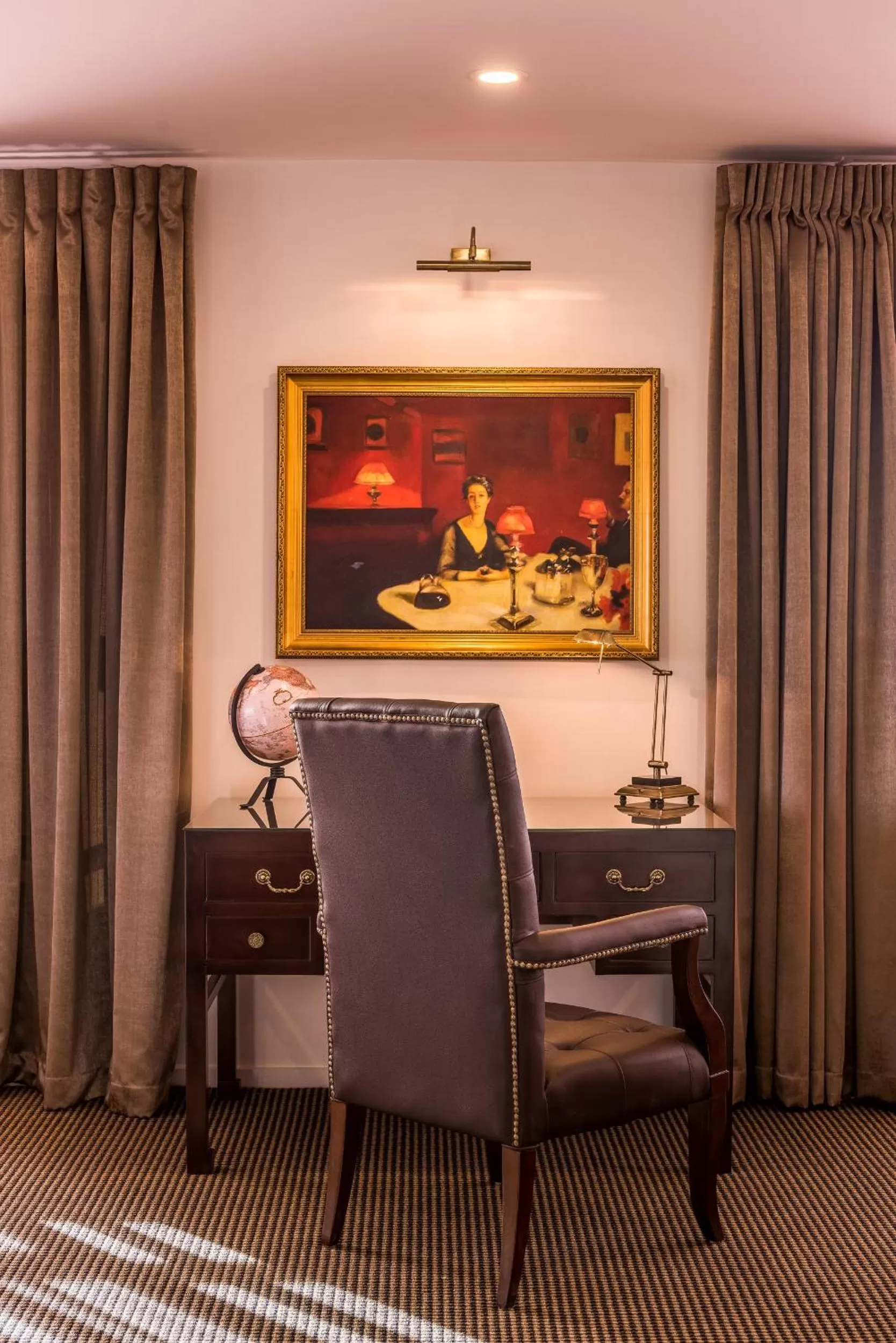 Seating area in Fino Hotel & Suites