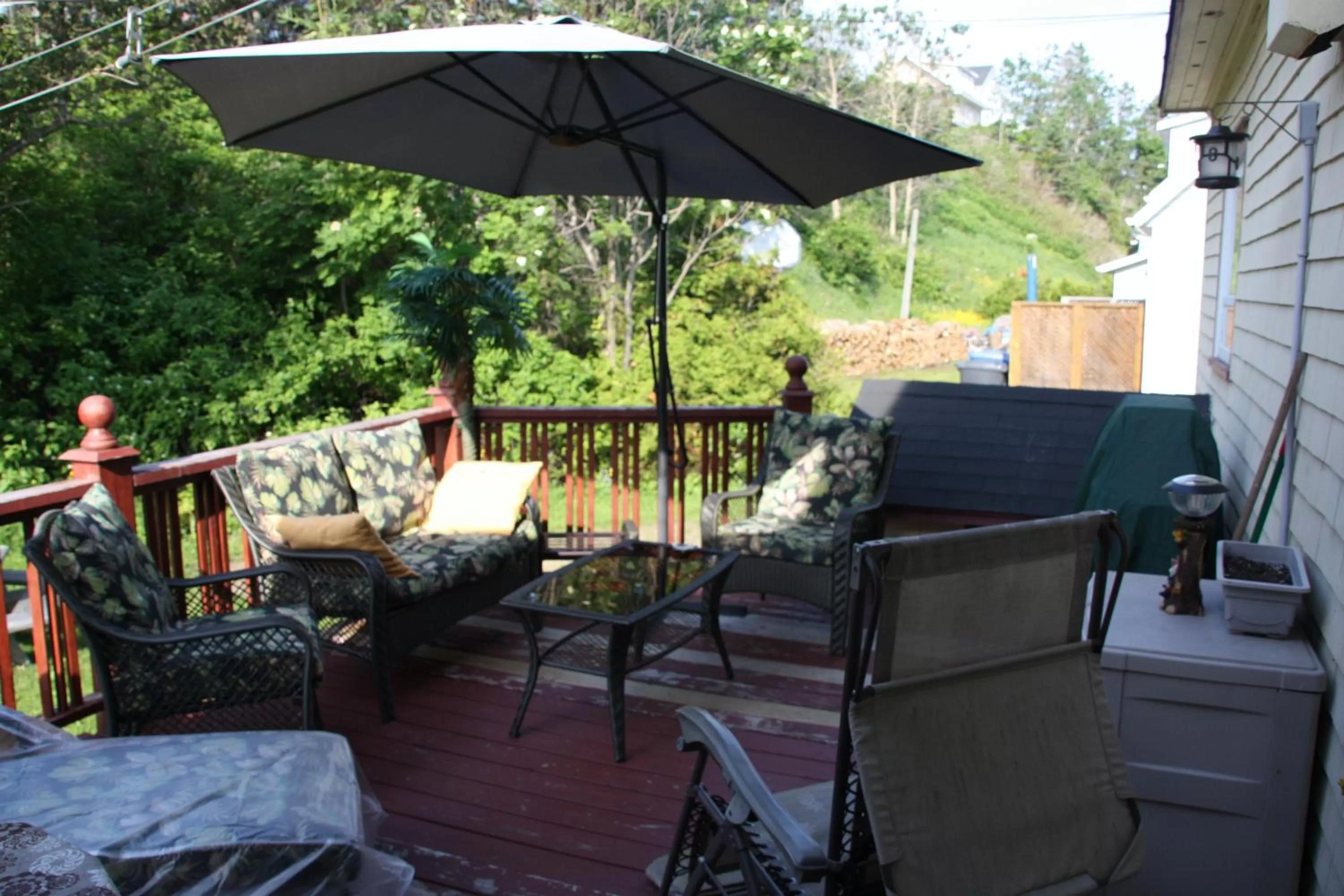 Patio in La Maison entre Mer Montagnes
