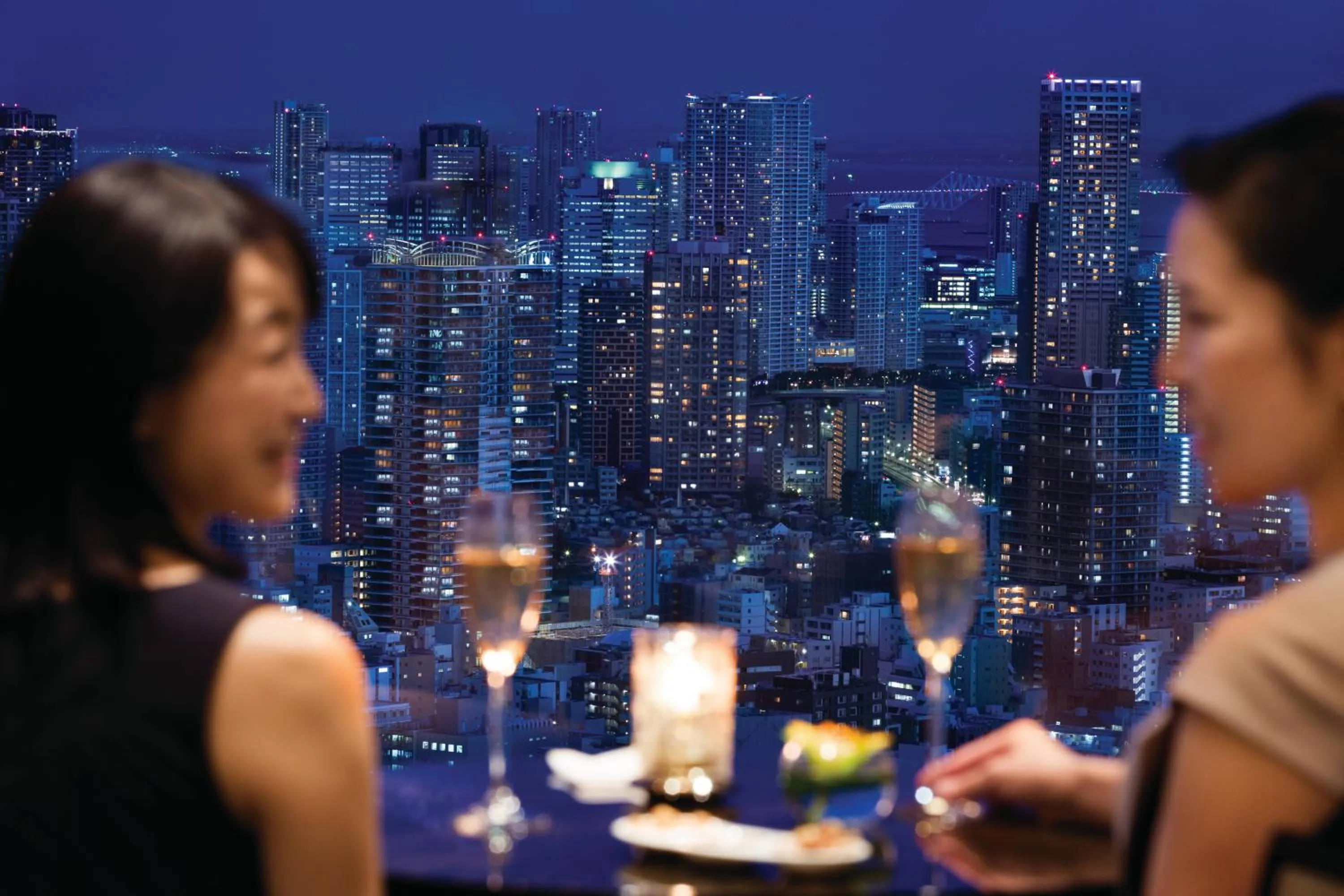 Lounge or bar in Shangri-La Tokyo