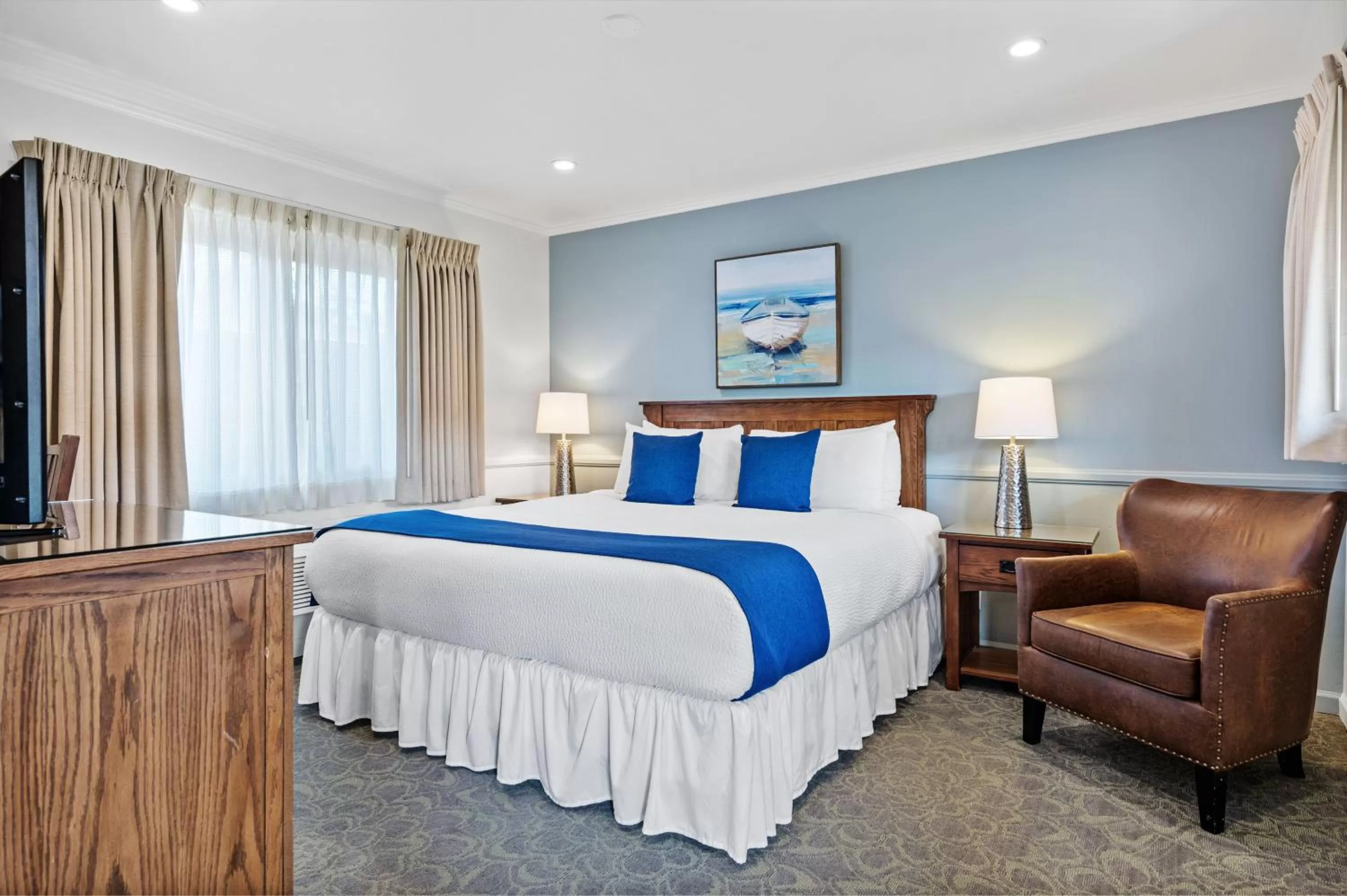 Standard Queen Room in Inn by the Harbor