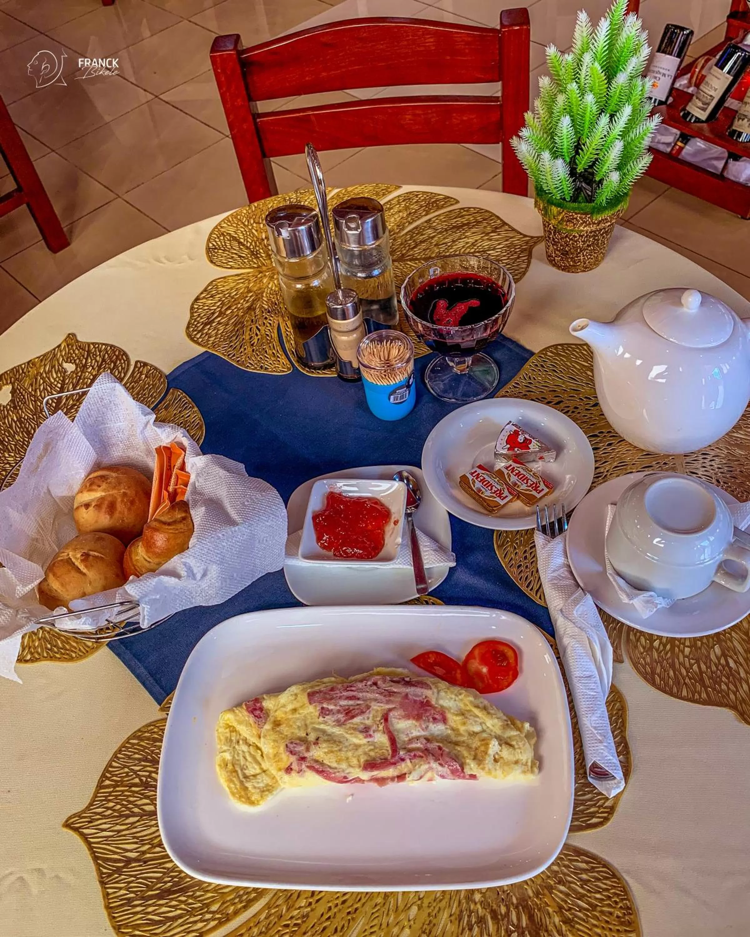 Restaurant/places to eat, Breakfast in La Vallée de Bana