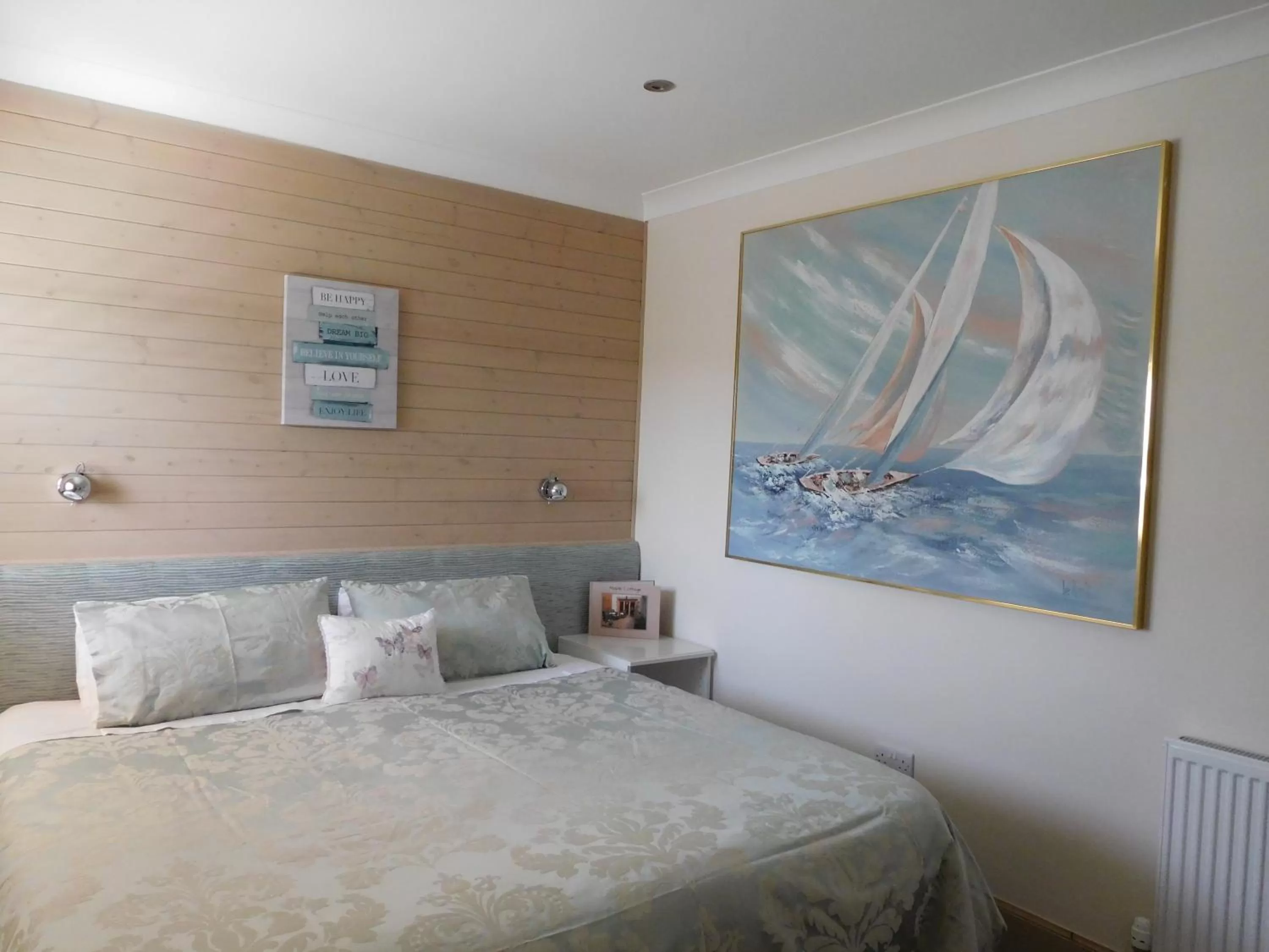 Bedroom, Bed in Maple Cottage B&B