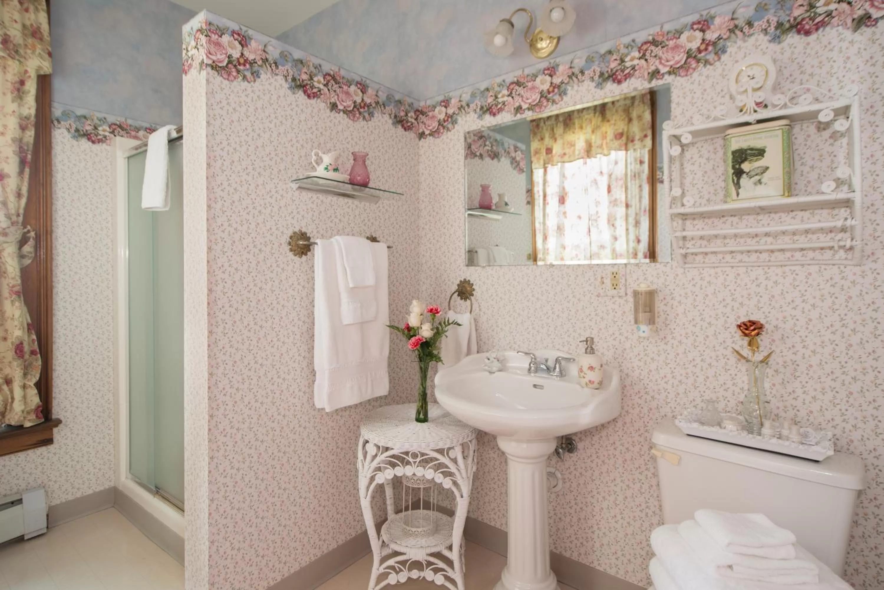 Bathroom in Sutherland House Victorian Bed and Breakfast