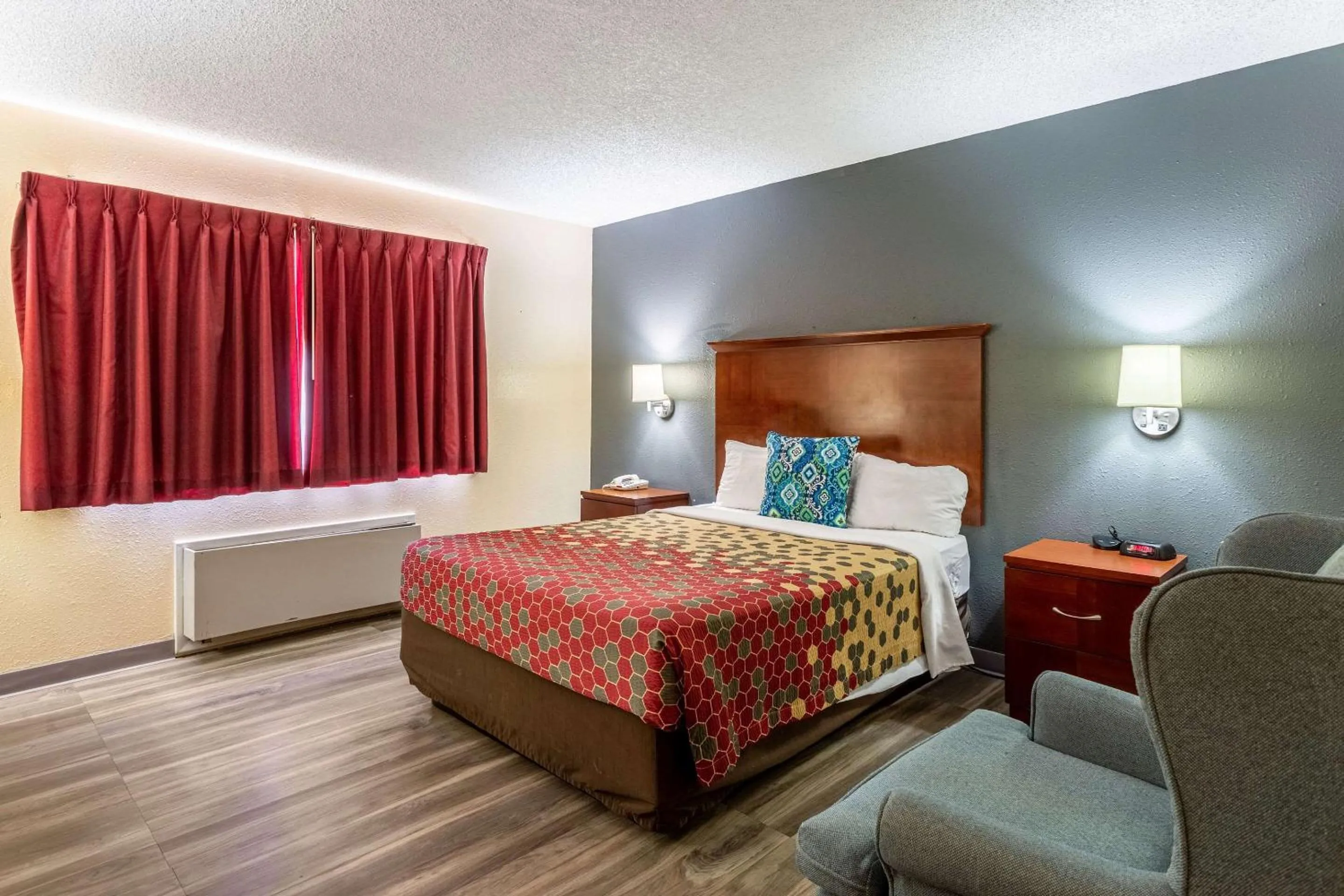 Photo of the whole room, Bed in Econo Lodge Gallup West