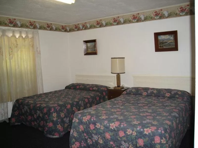 Bedroom, Bed in Western Motel