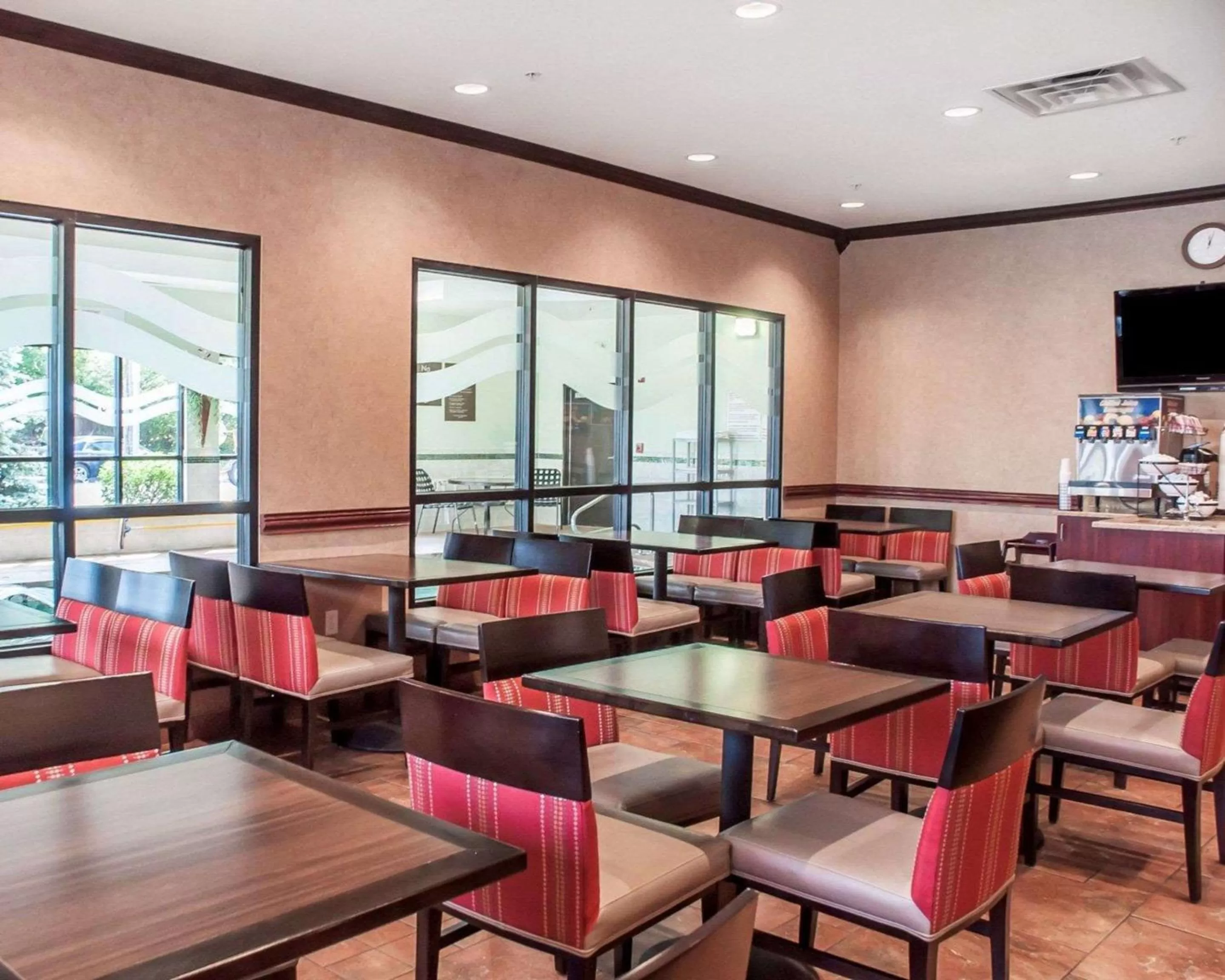 Restaurant/places to eat in Quality Inn Near Walden Galleria Mall