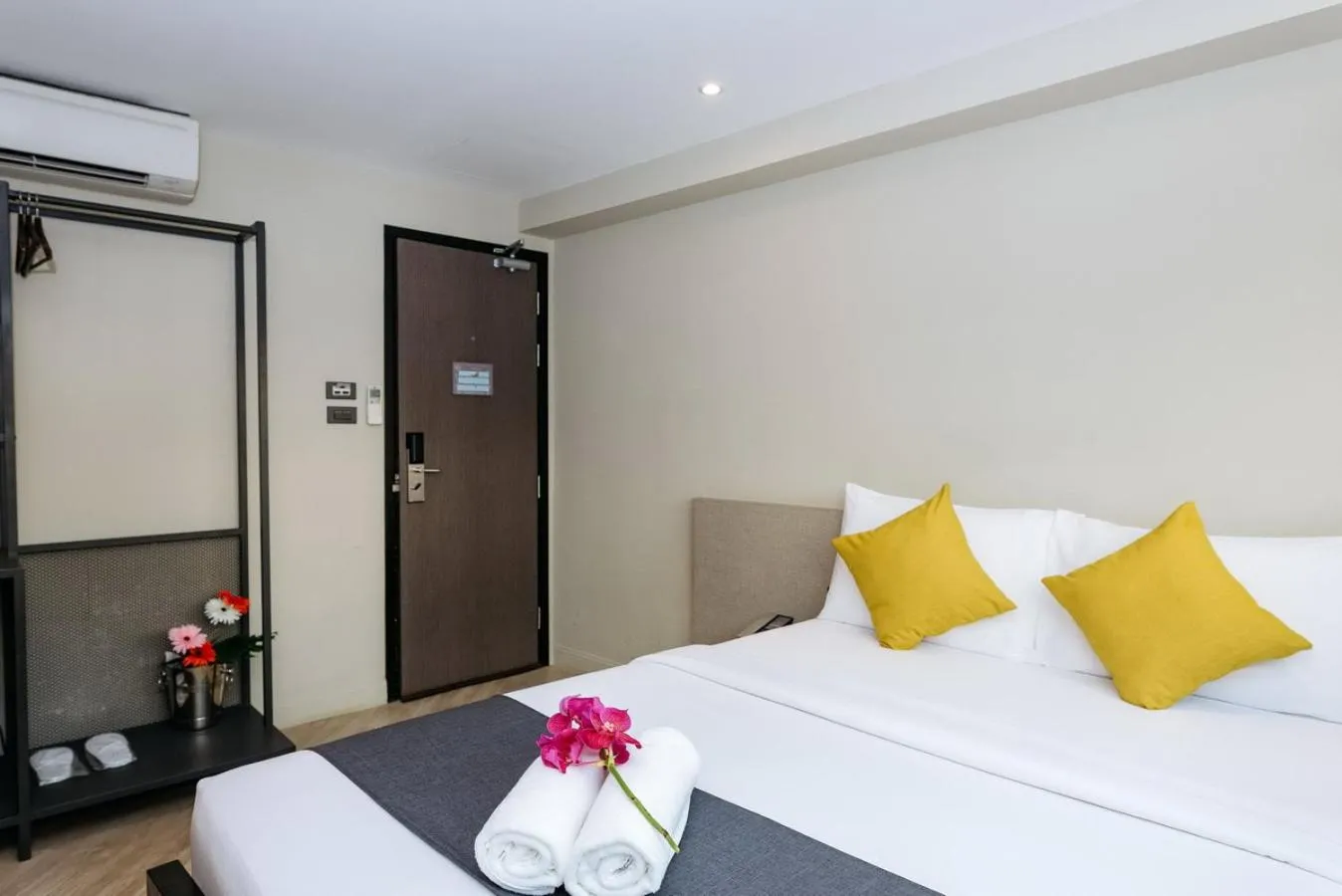 Bedroom, Bed in Lucky House Khaosan