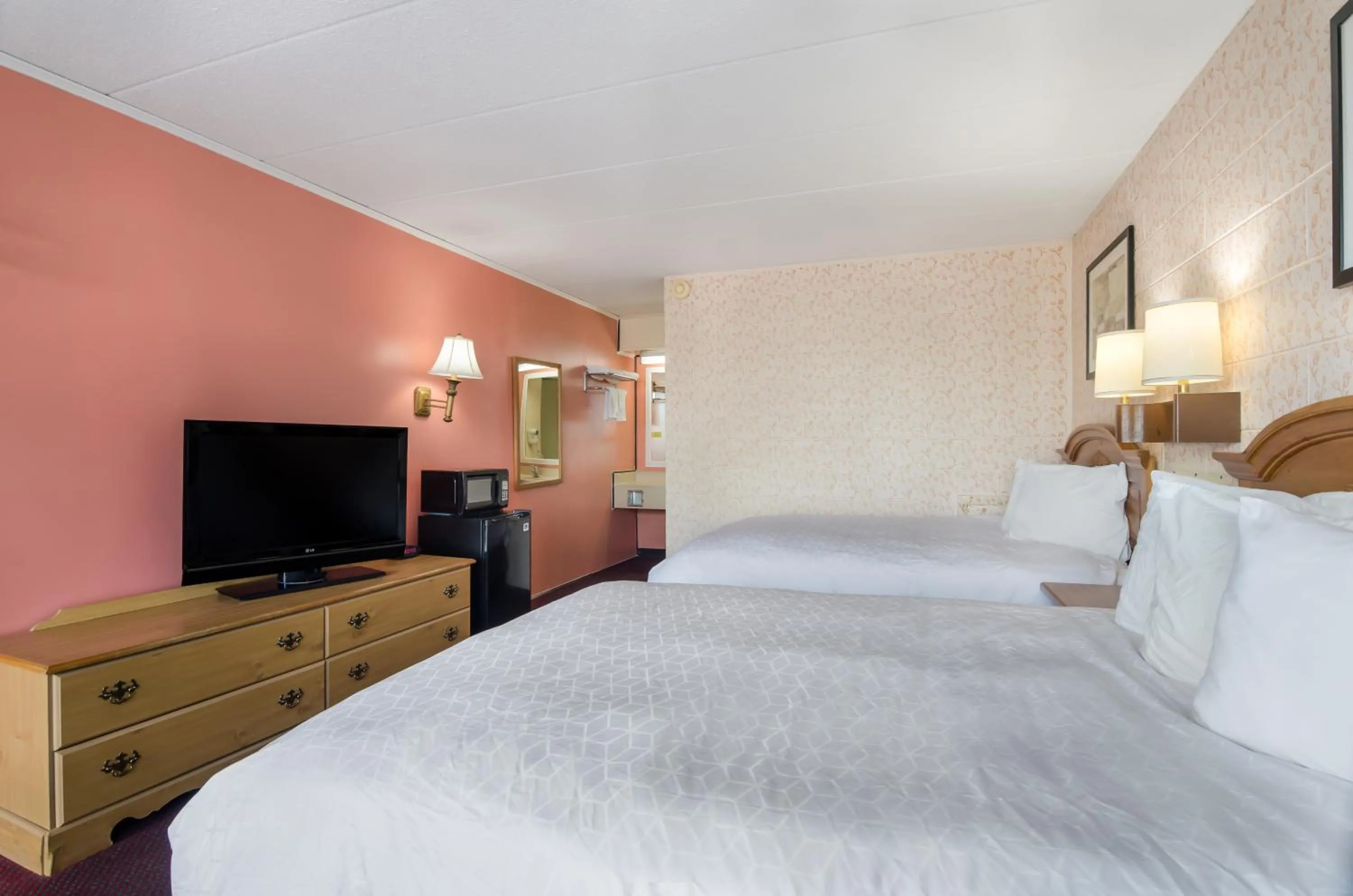 Photo of the whole room, Bed in Americas Best Value Inn Wytheville