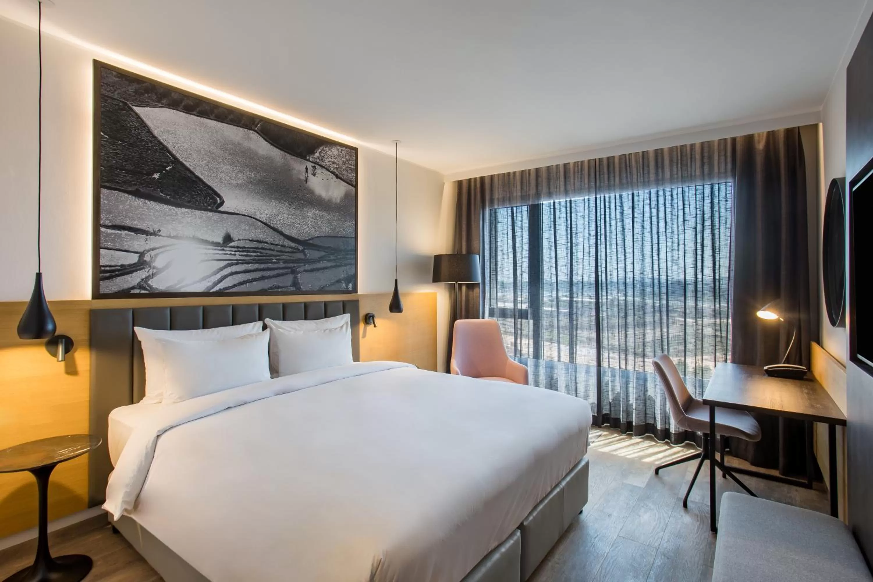 Bedroom, Bed in Radisson Blu Hotel Antananarivo Waterfront