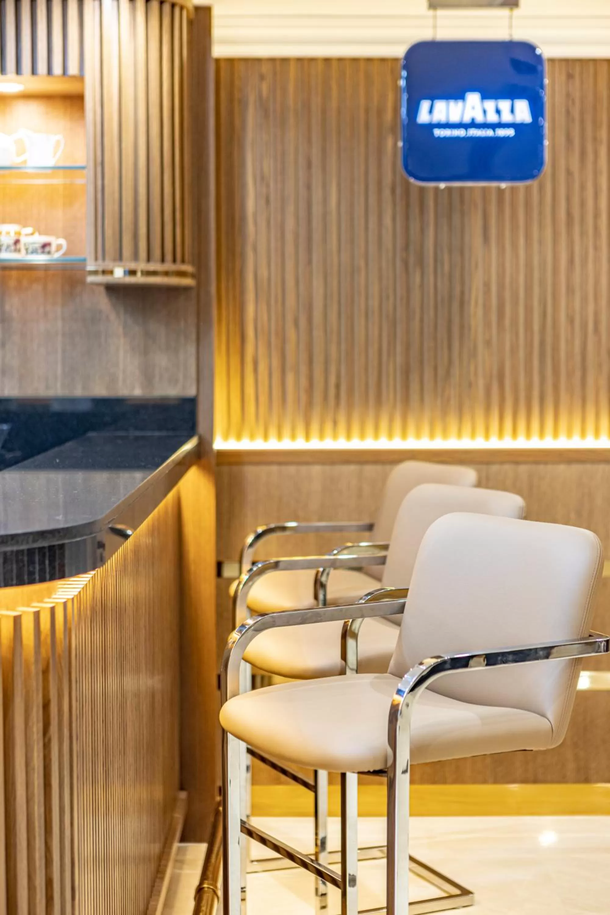 Restaurant/places to eat in Golden Sands Suites