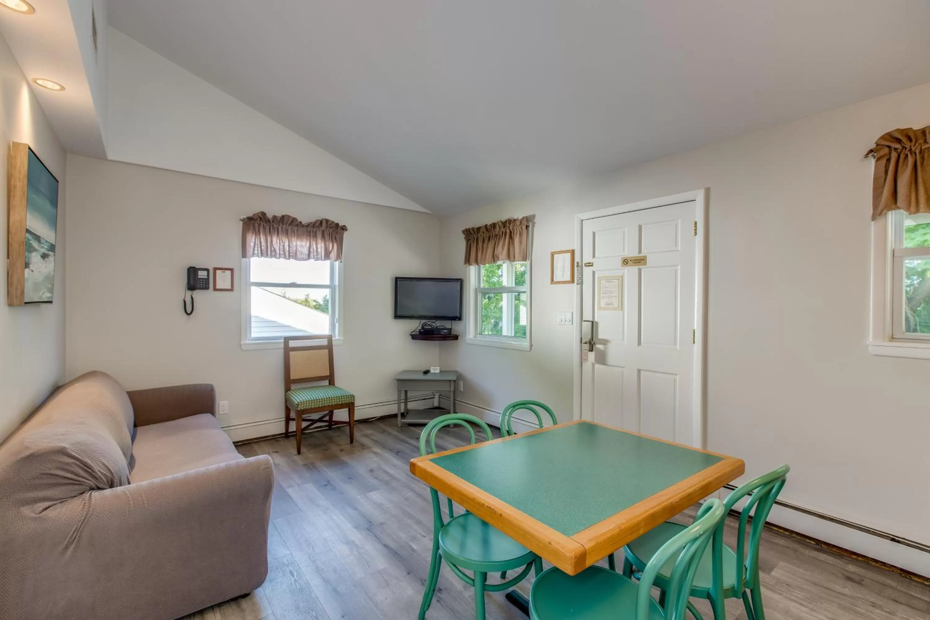 Colonial Shores Resort