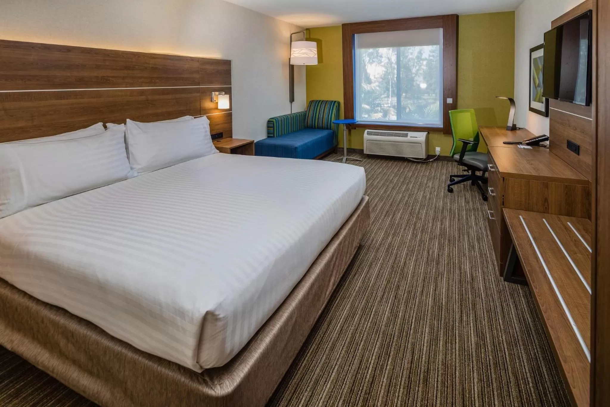 Photo of the whole room, Bed in Holiday Inn Express Hotel & Suites Modesto-Salida by IHG