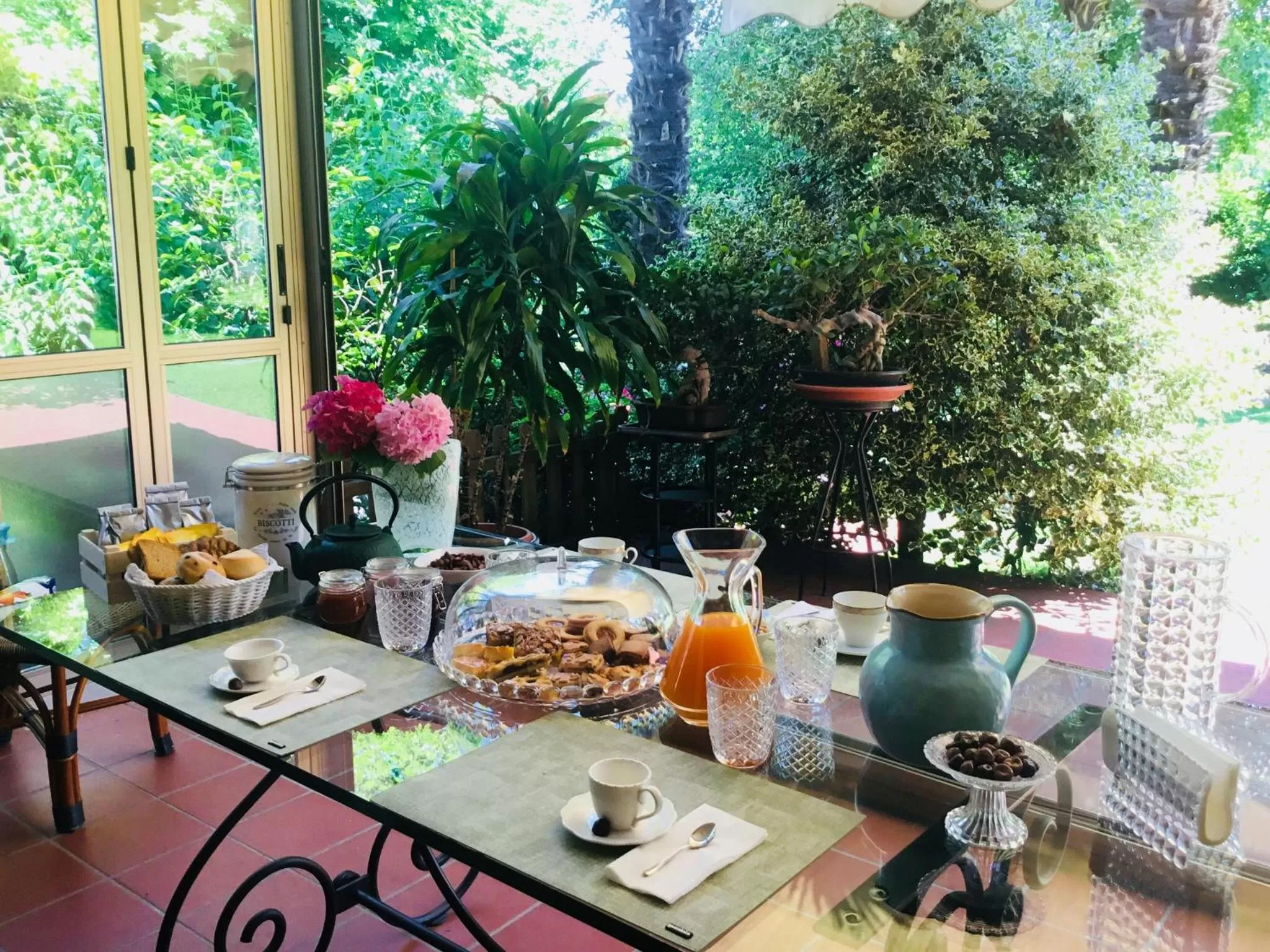 Breakfast in La Pergola B&B