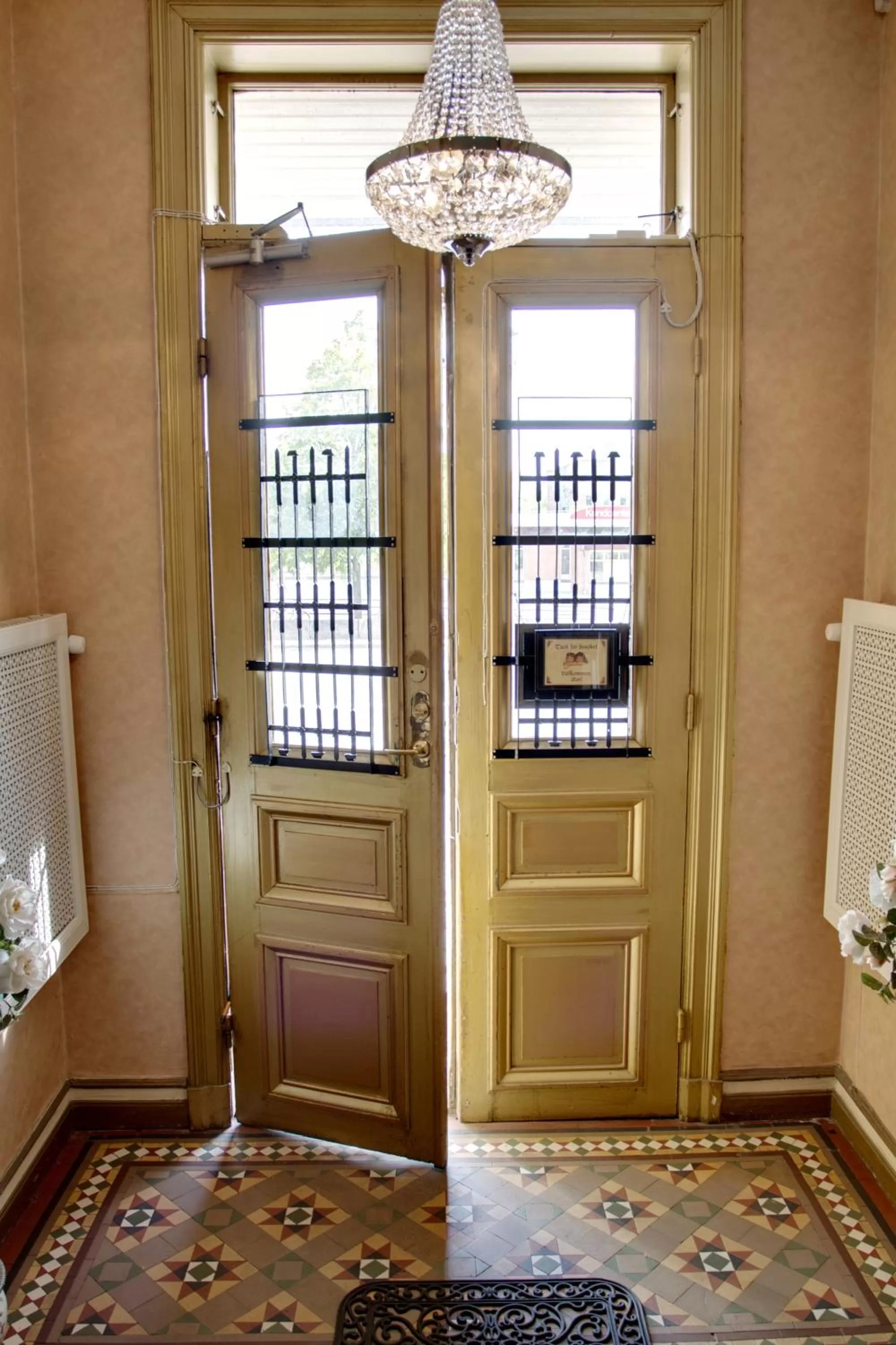 Facade/entrance in Park Hotel Linköping Fawlty Towers