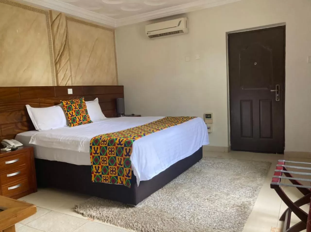 Bedroom, Bed in Airport West Hotel