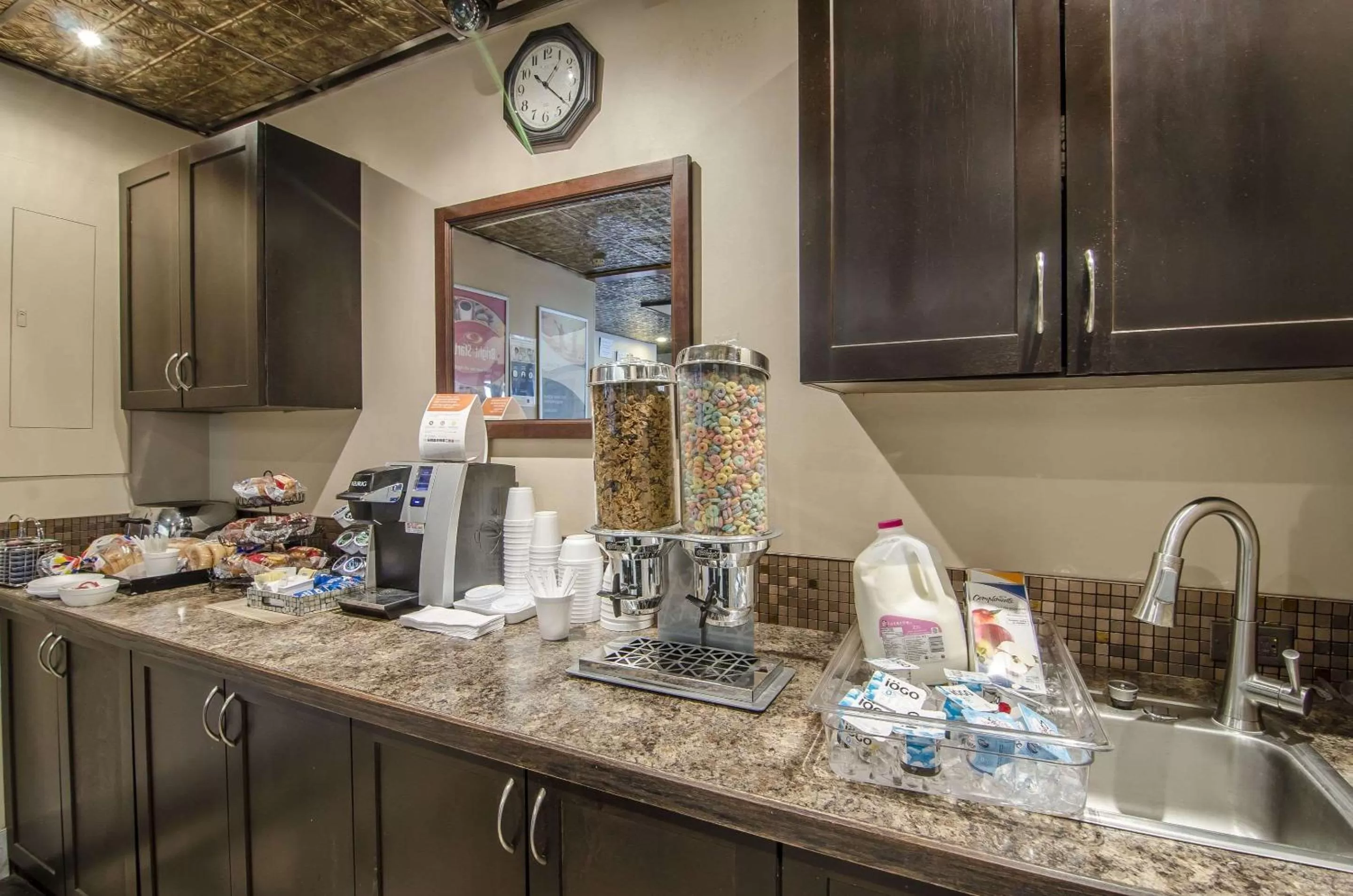 Restaurant/places to eat in Econo Lodge Lloydminster