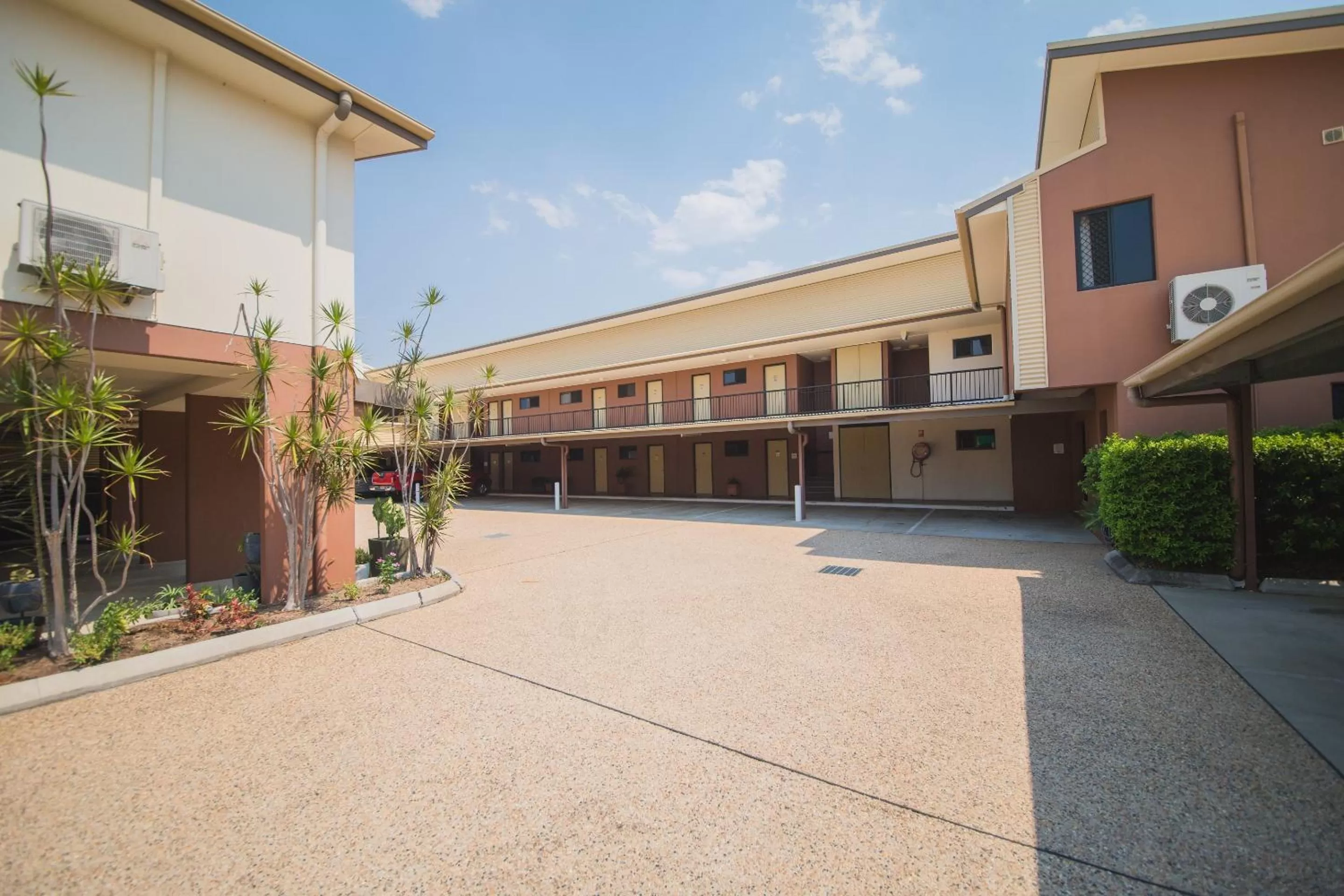 Property building in Rocky Resort Motor Inn