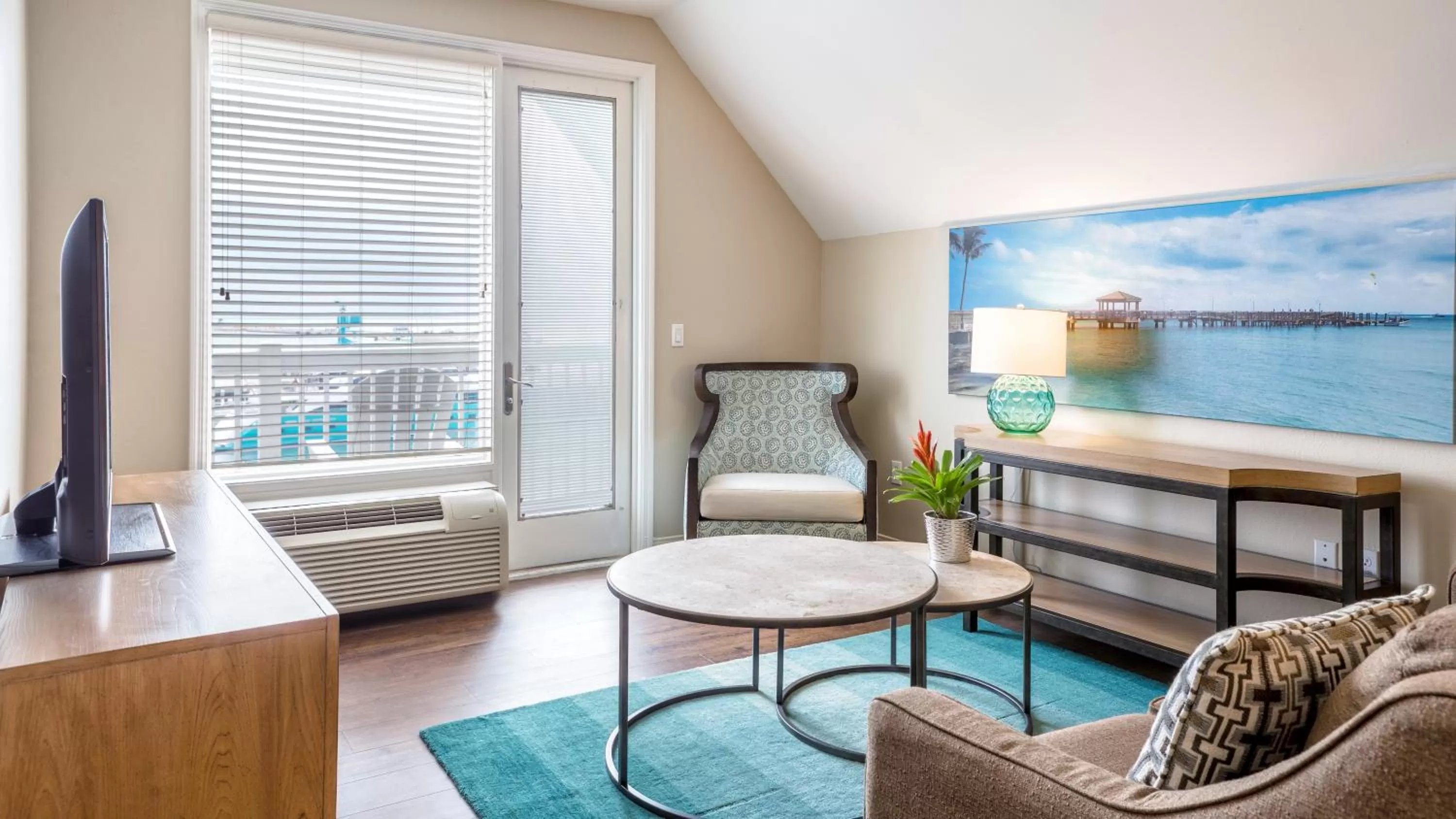 Living room in Opal Key Resort & Marina