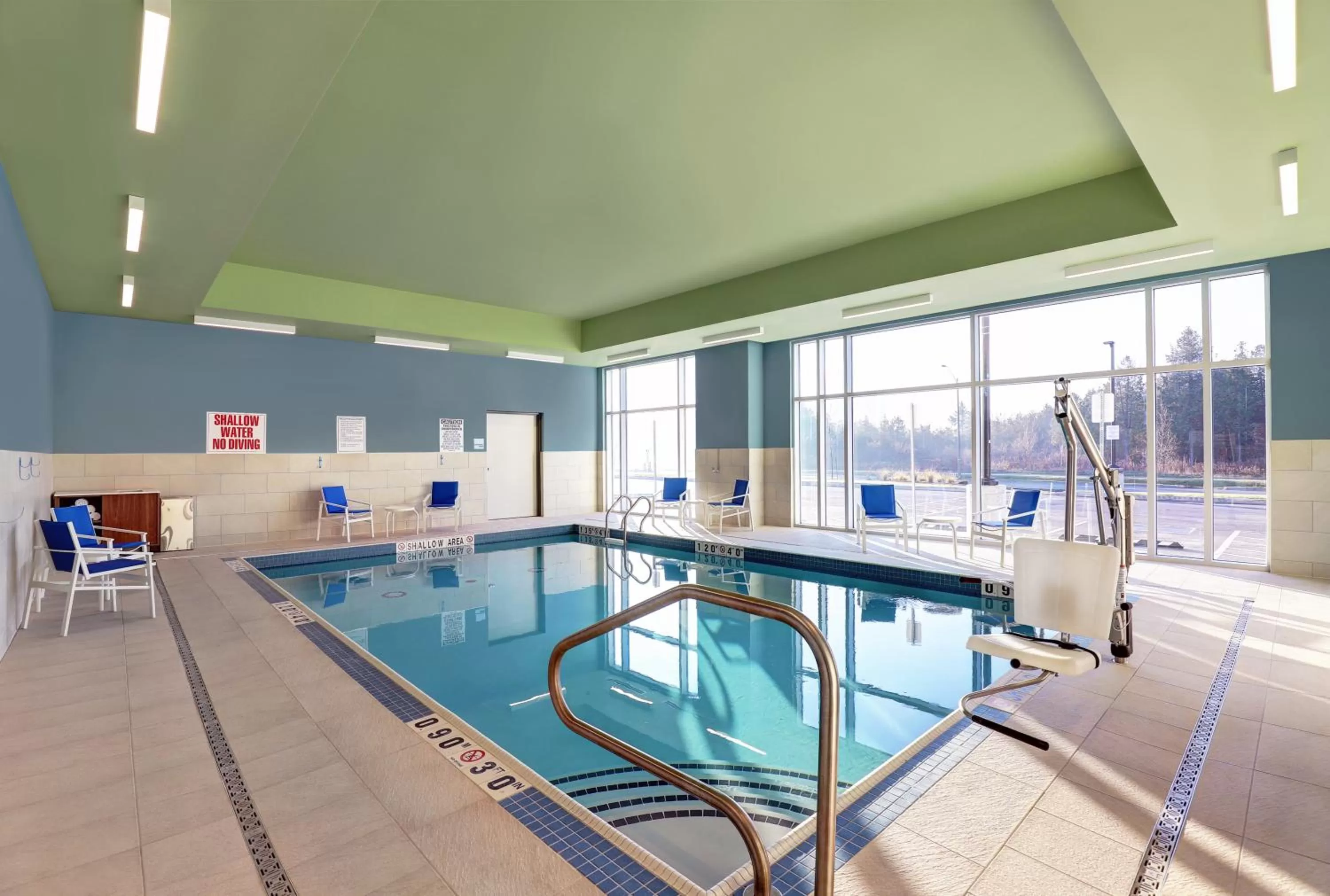 Swimming pool in Candlewood Suites - Kingston West by IHG