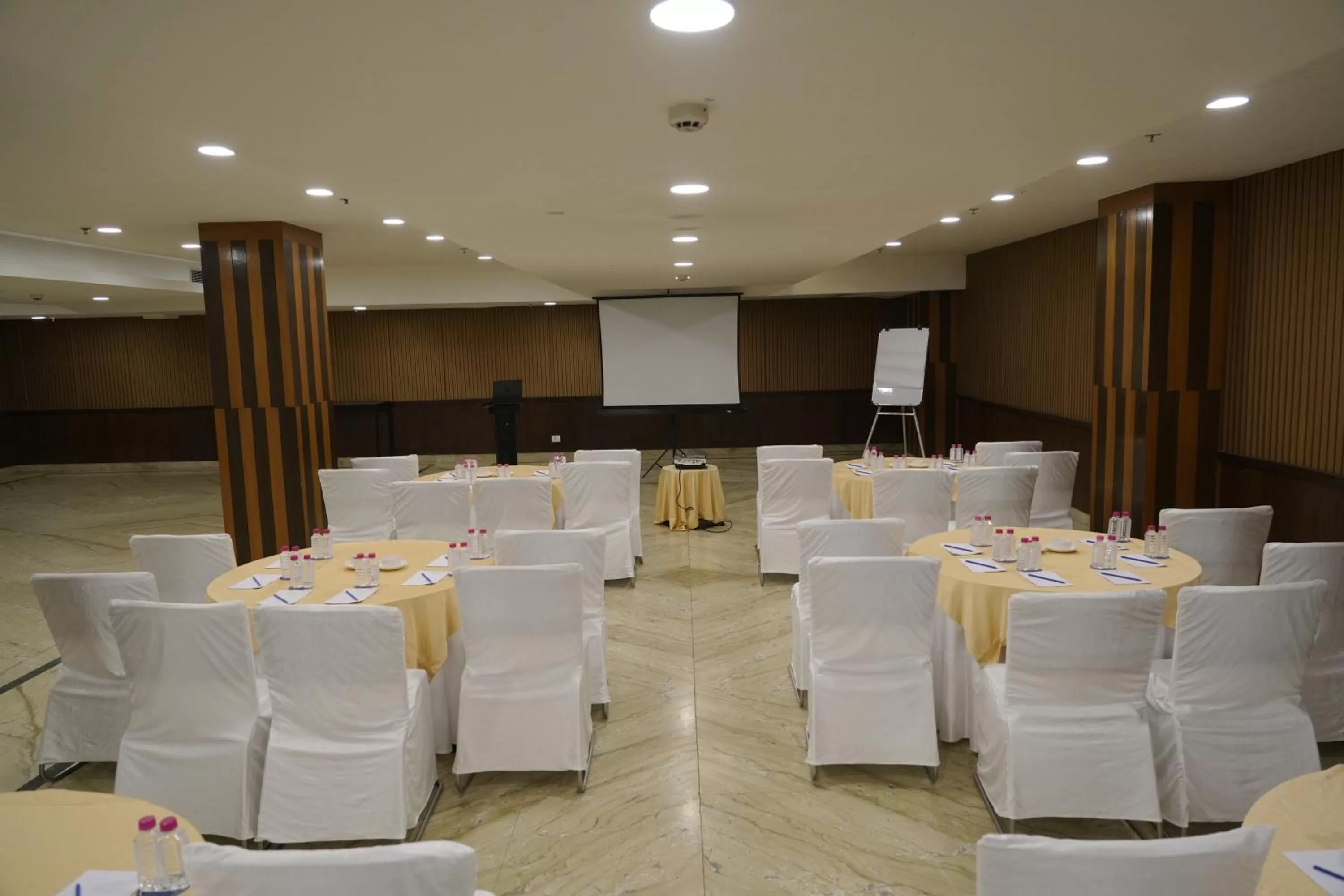 Meeting/conference room in Four Points by Sheraton Vadodara