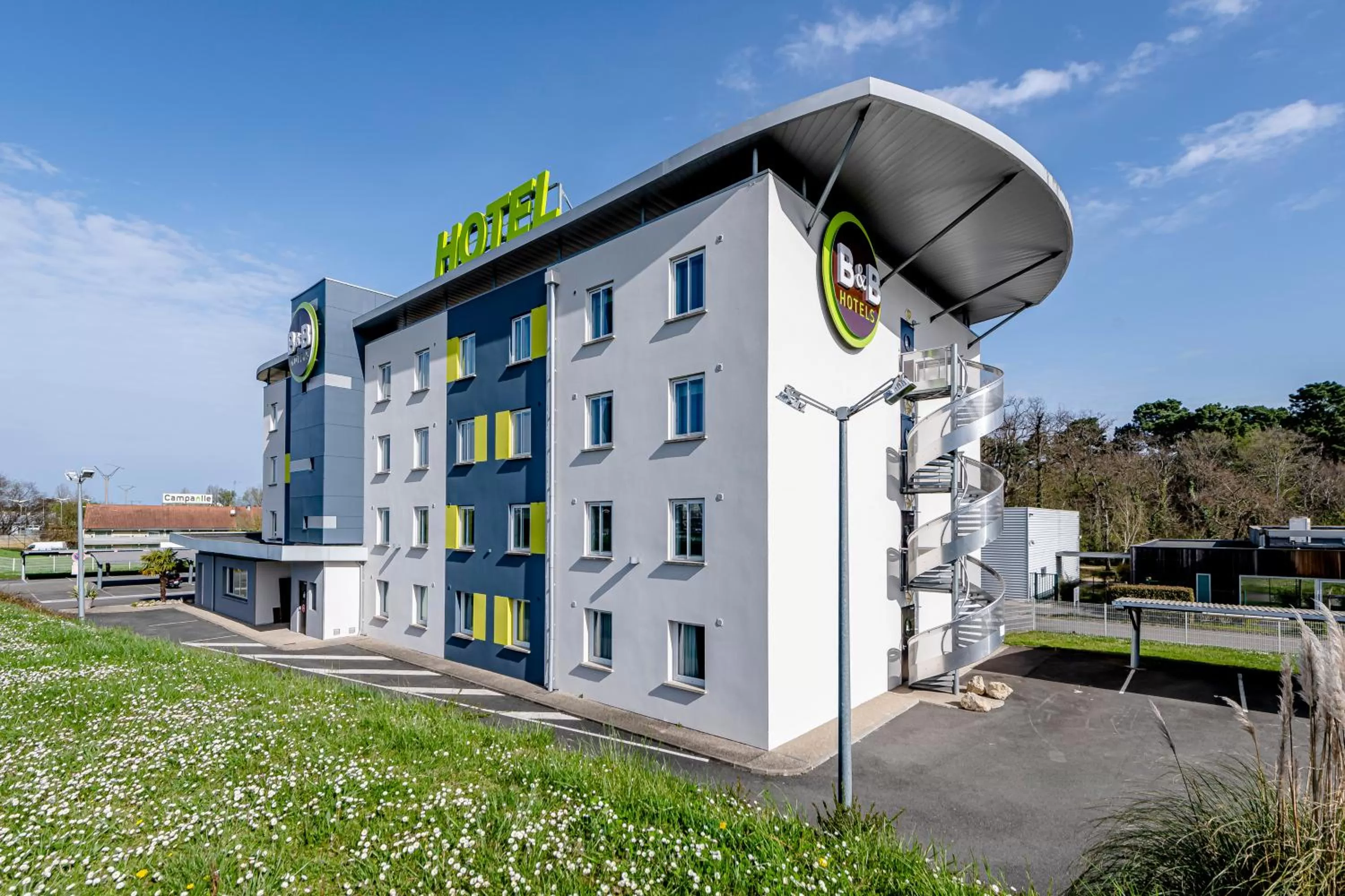 Property building in B&B HOTEL Bordeaux Talence