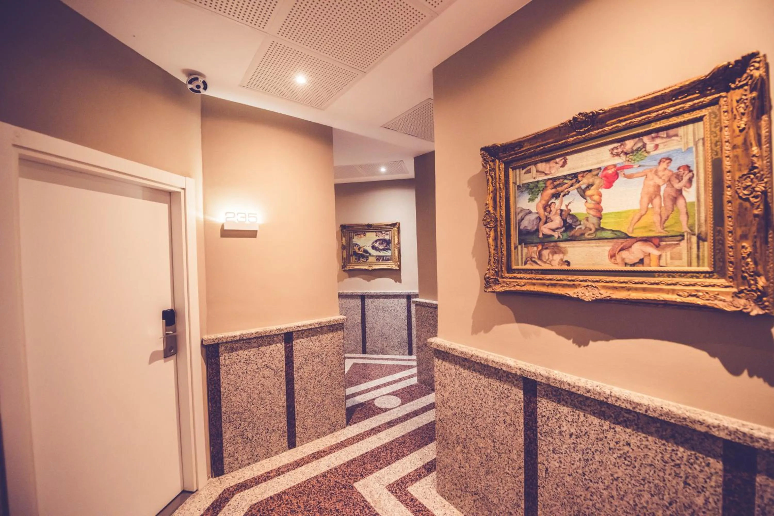 Property building in Hostal Marlasca