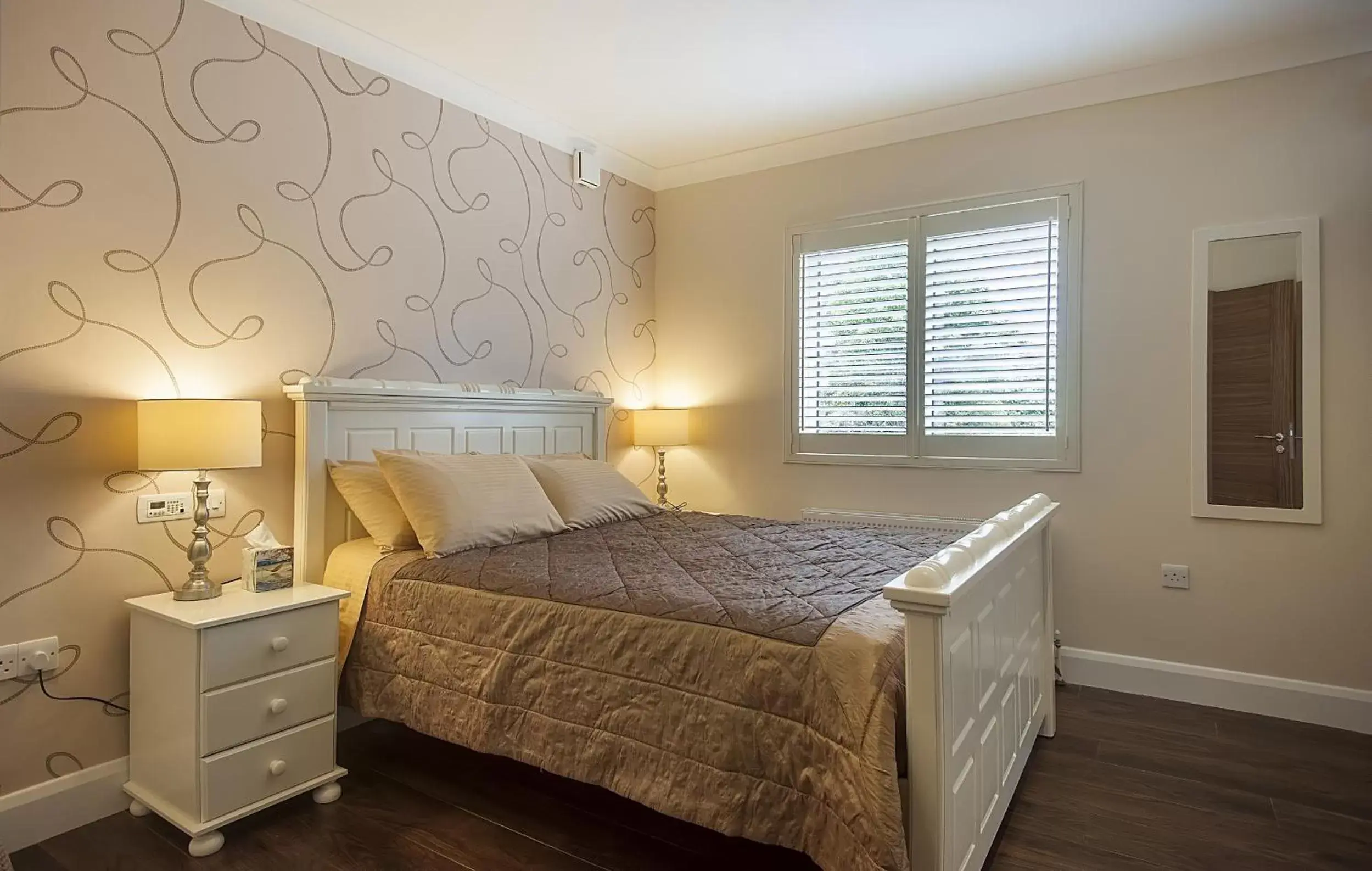 Superior Queen Room with Garden View in Sea Breeze Lodge B&B Galway Superior Queen Room with Garden View in Sea Breeze Lodge B&B Galway