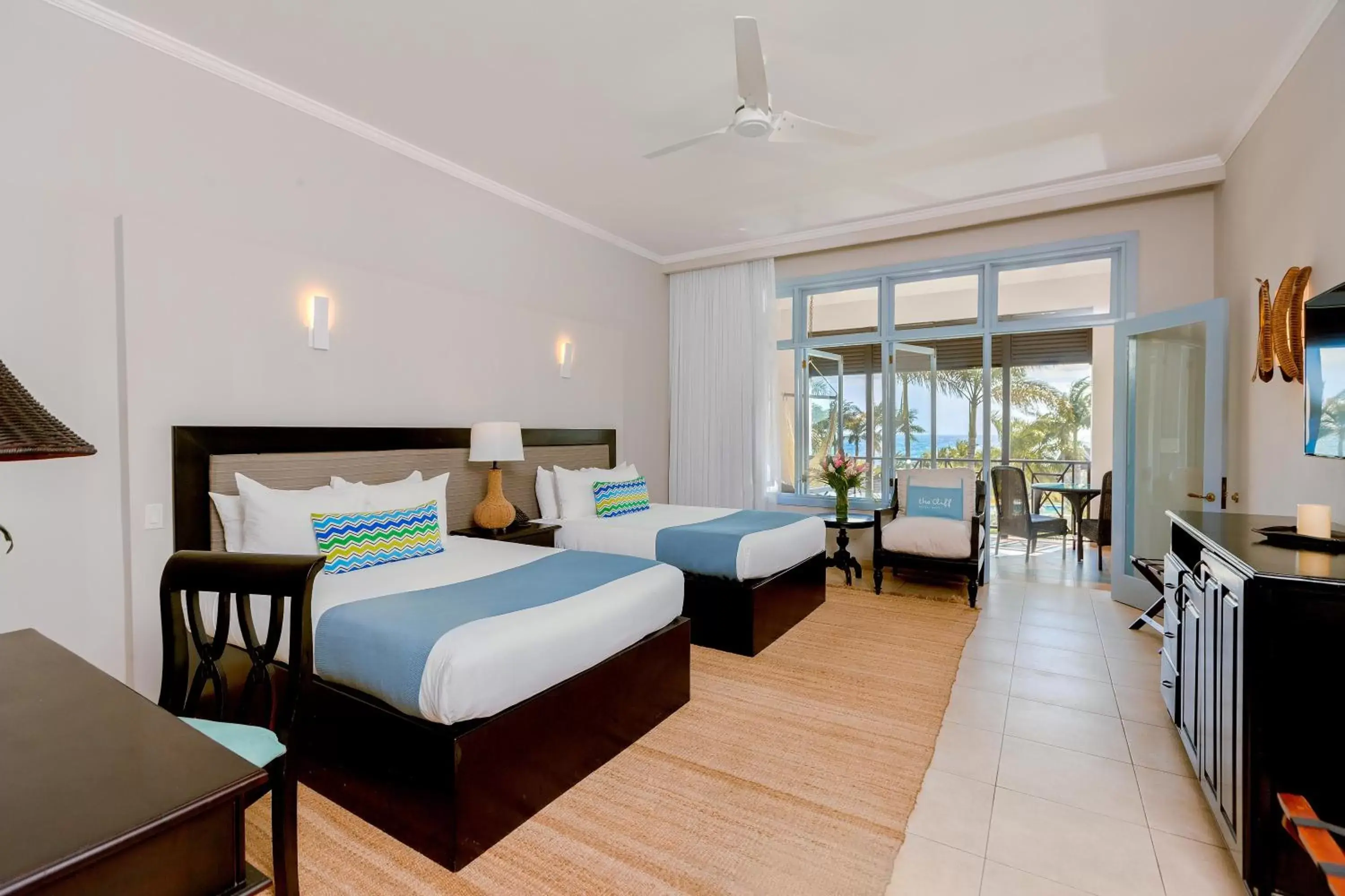 Junior Suite with Pool View in The Cliff Hotel Junior Suite with Pool View in The Cliff Hotel