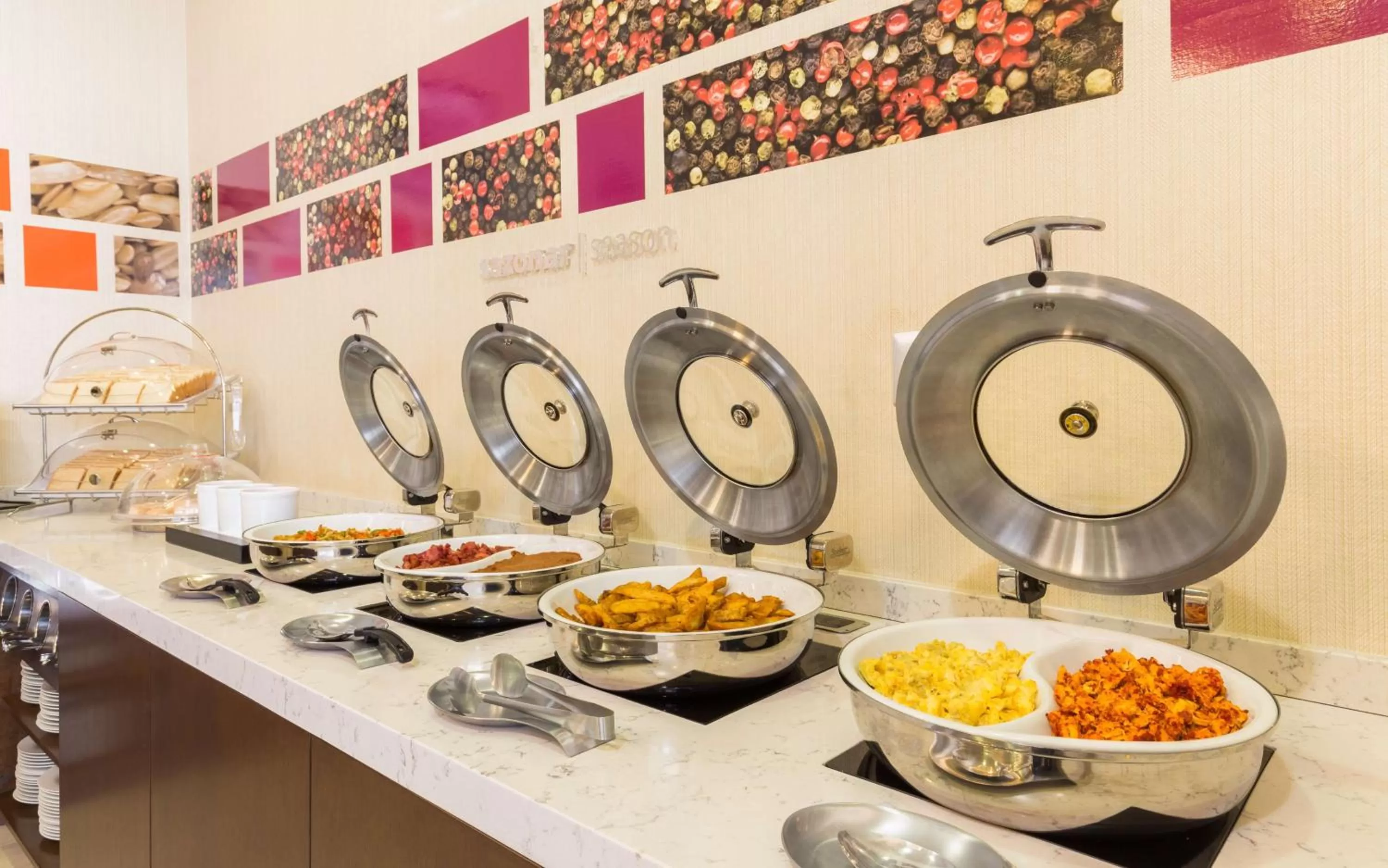 Buffet breakfast in Hampton Inn By Hilton Tijuana