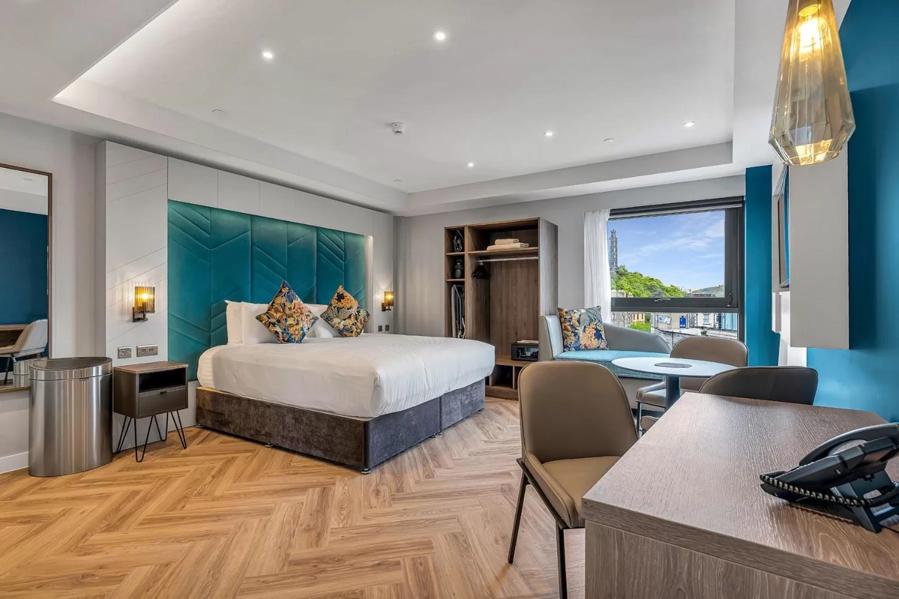 Bedroom, Bed in Roomzzz Edinburgh