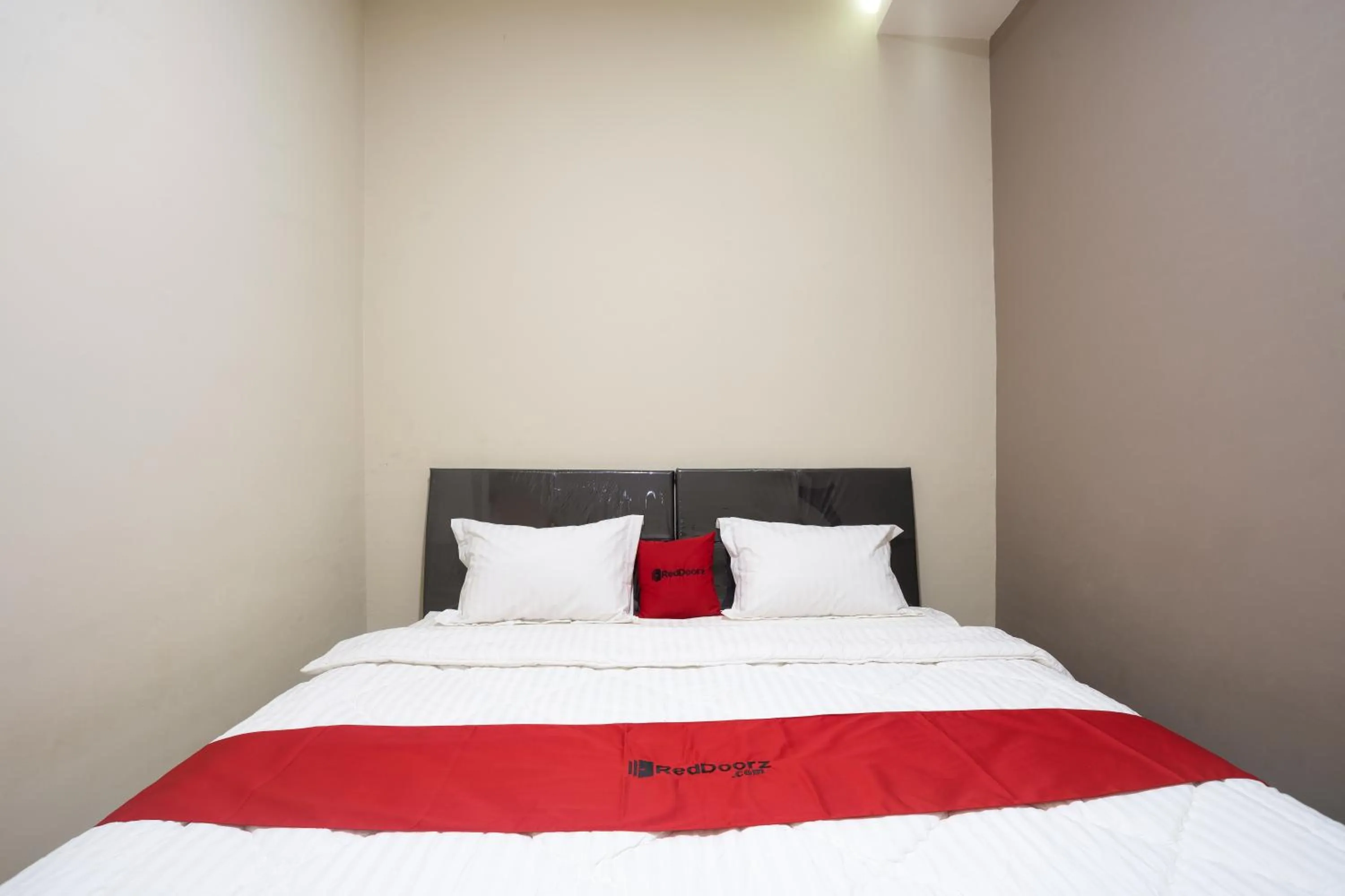 Bedroom, Bed in RedDoorz near IPB Dramaga Bogor