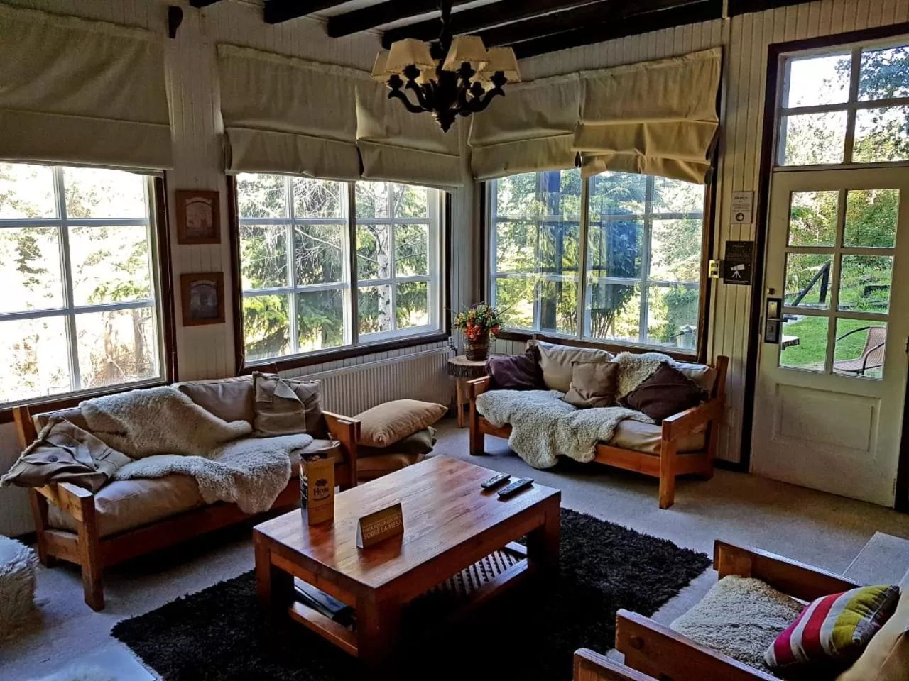 Communal lounge/ TV room in The Patagonian Lodge