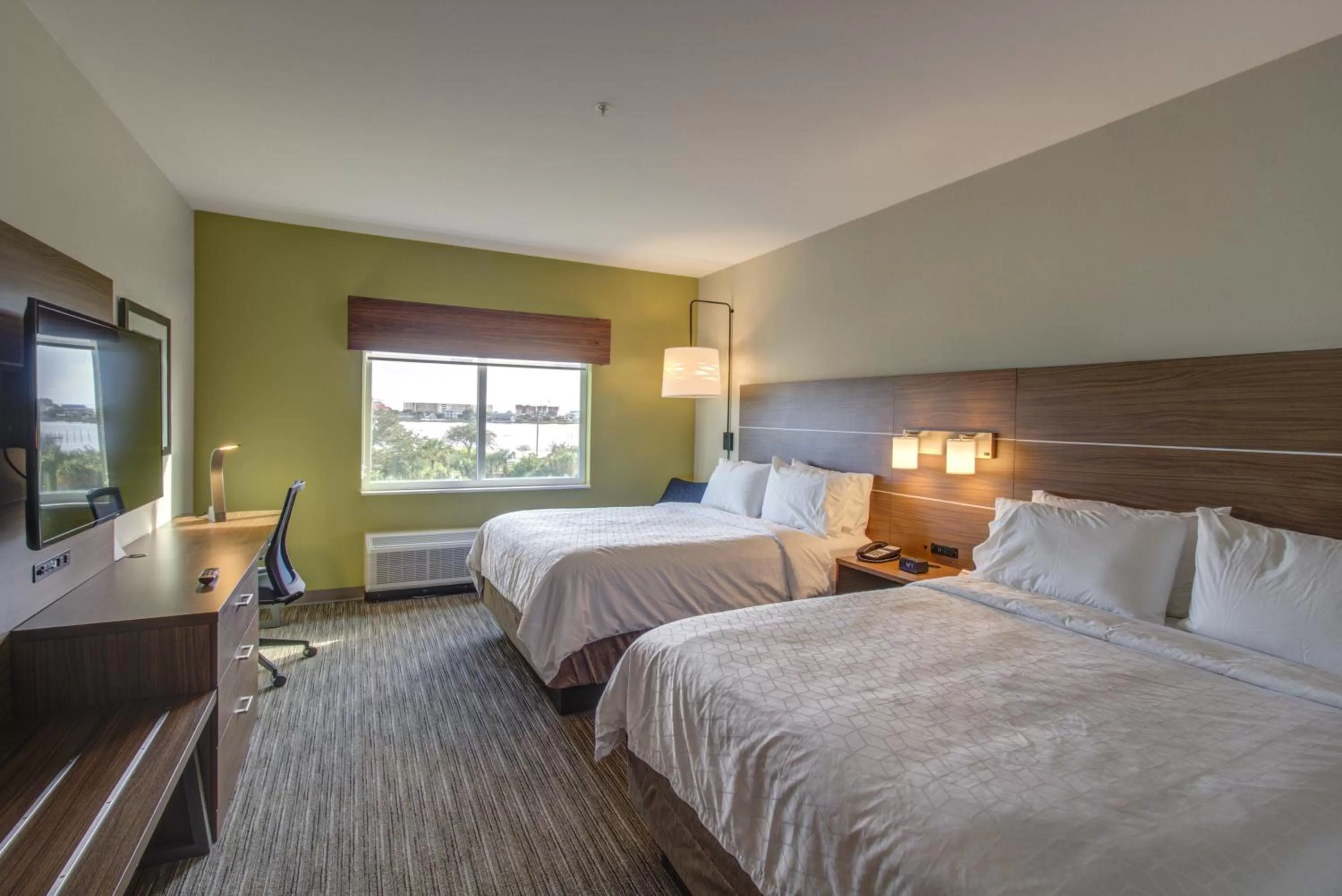 Photo of the whole room, Bed in Holiday Inn Express - Fort Walton Beach Central by IHG