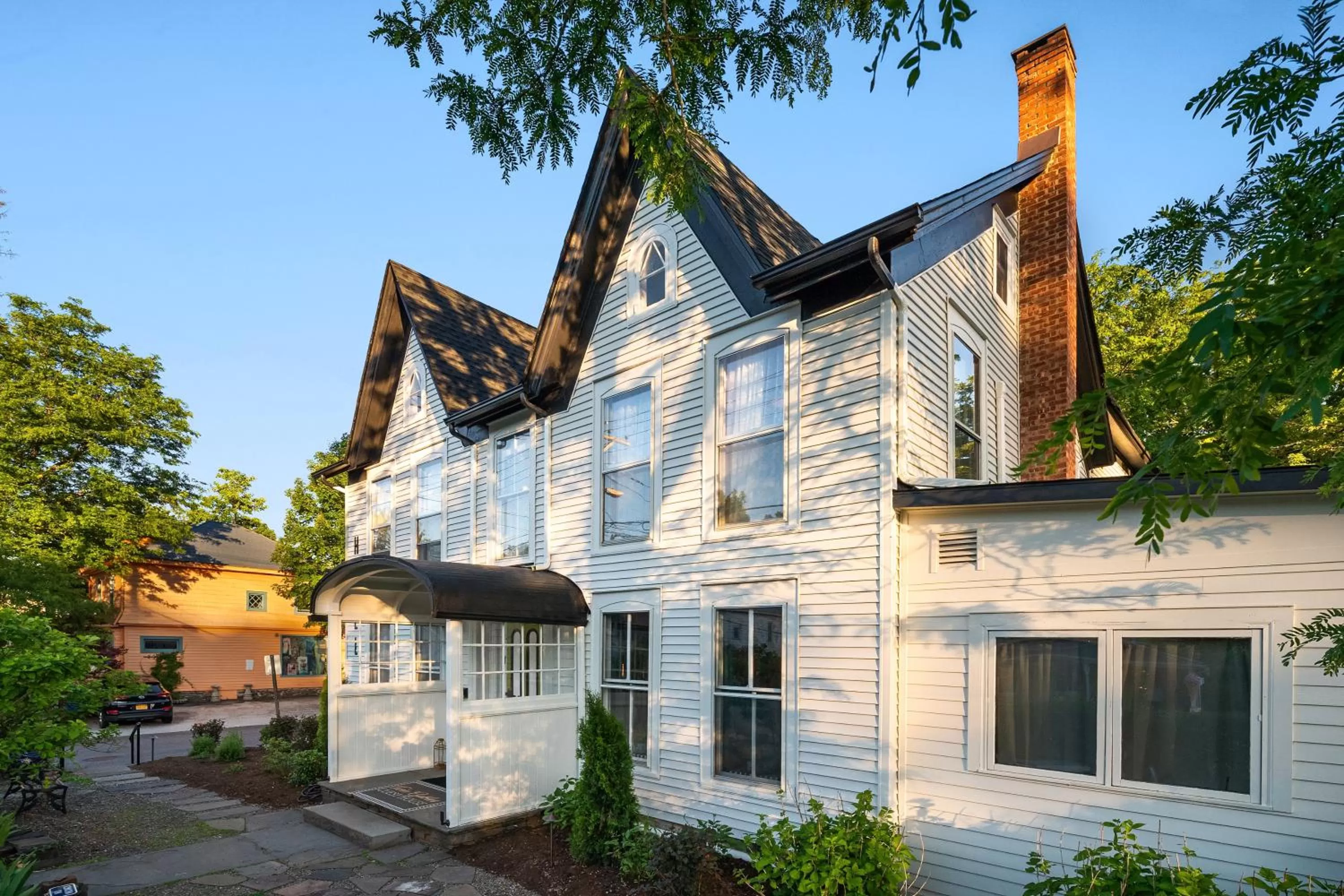 Property building in Twin Gables of Woodstock