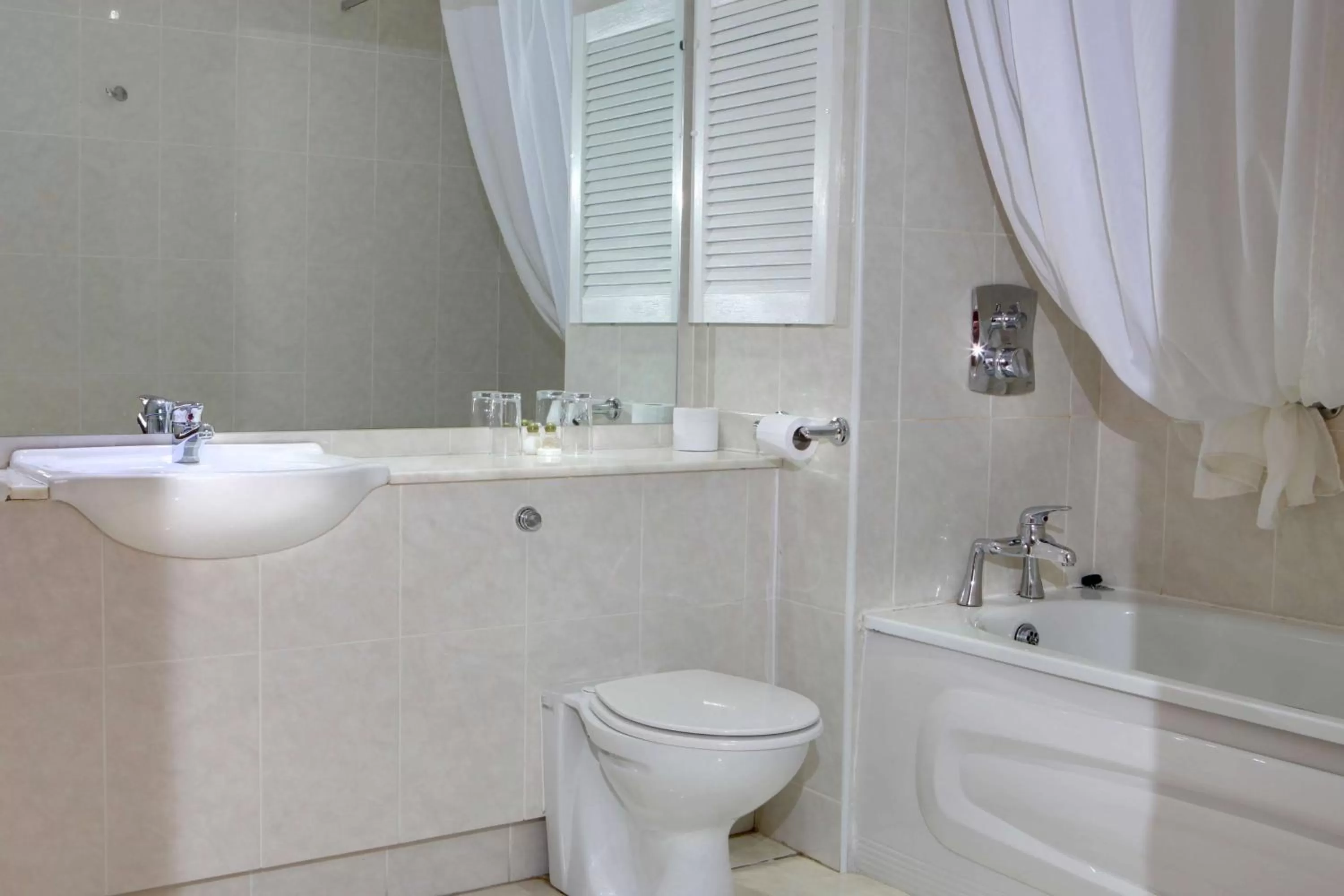 Photo of the whole room in The Diplomat Hotel Restaurant & Spa