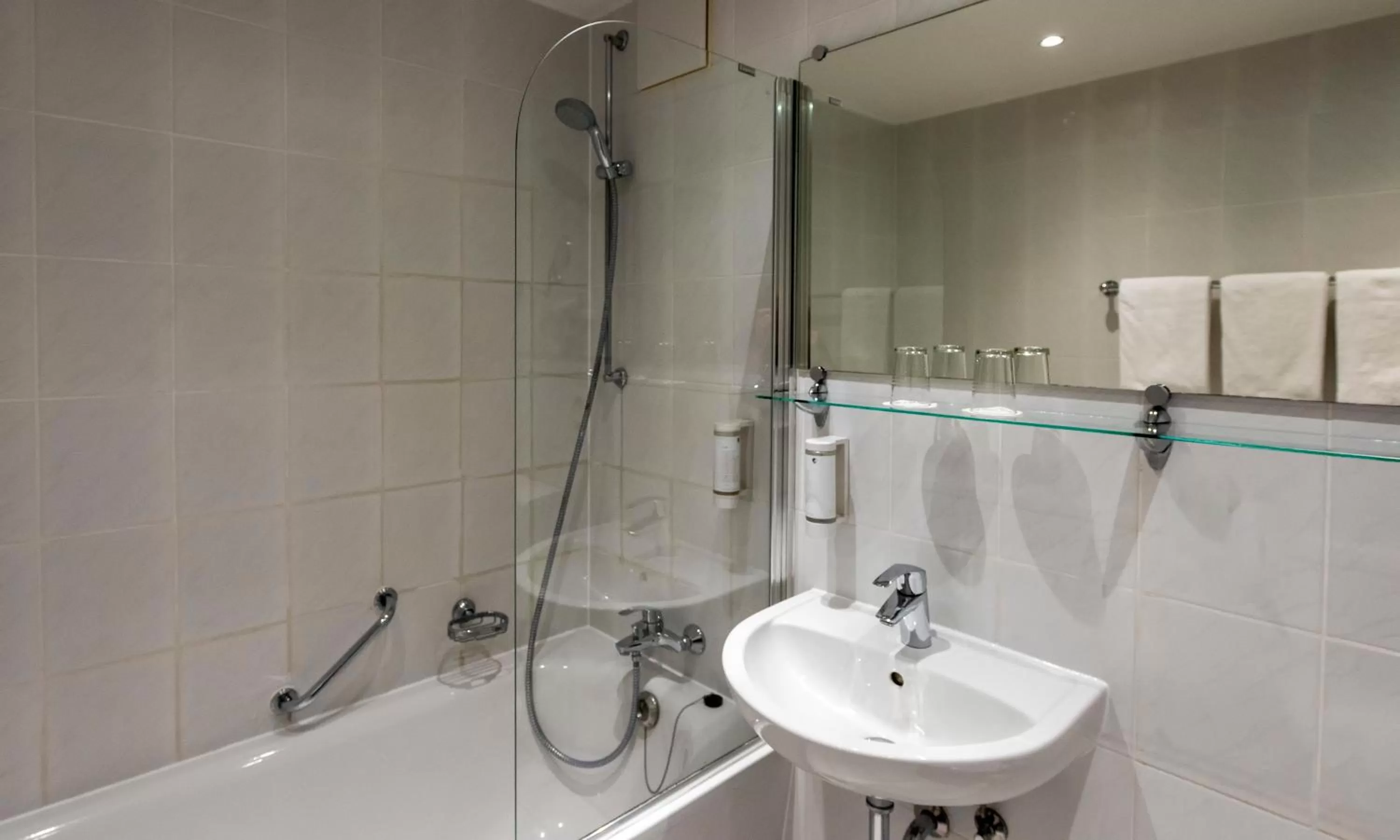 Shower in City Hotel Berlin East