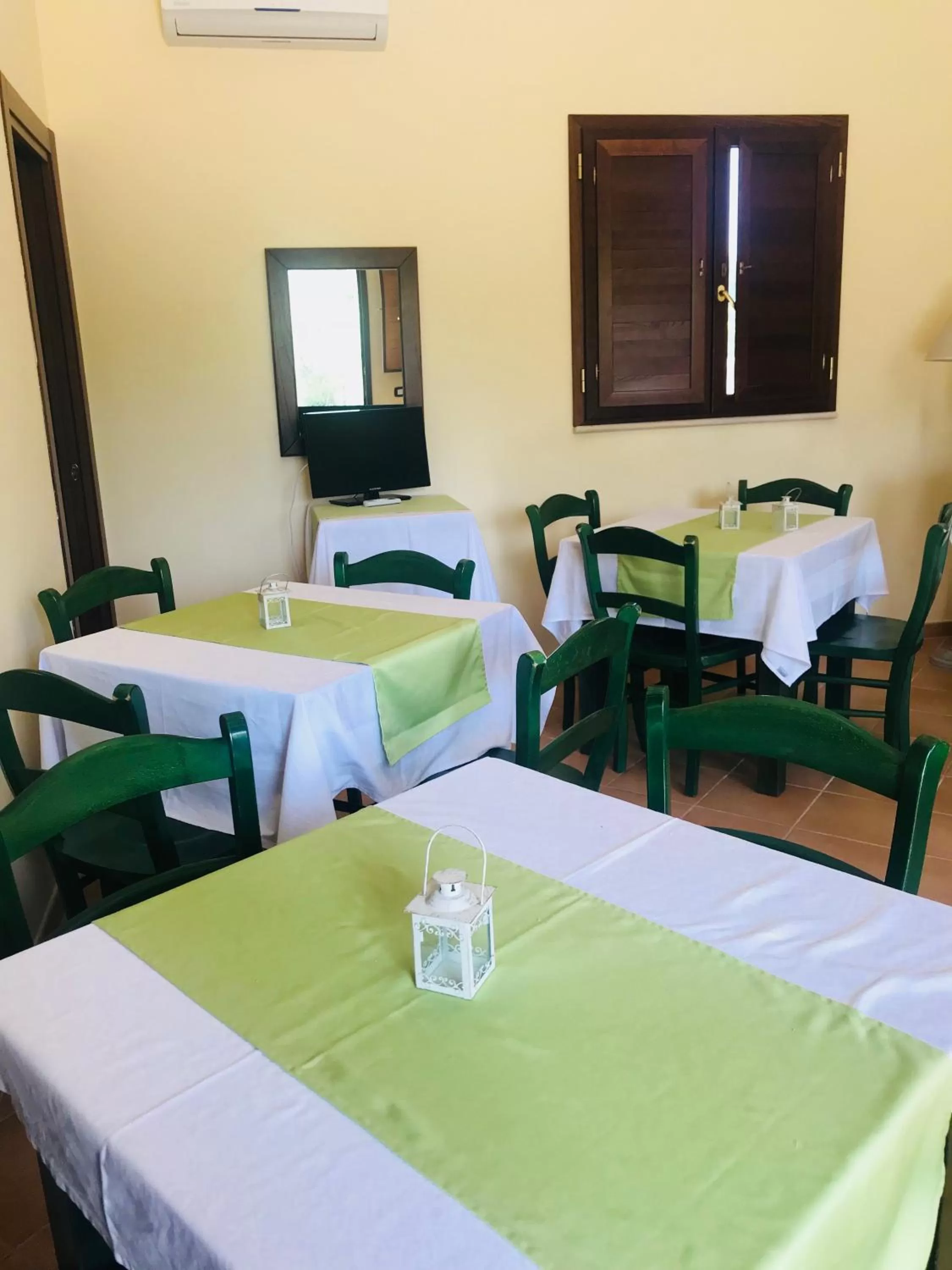 Breakfast in Green Park Hotel & Residence