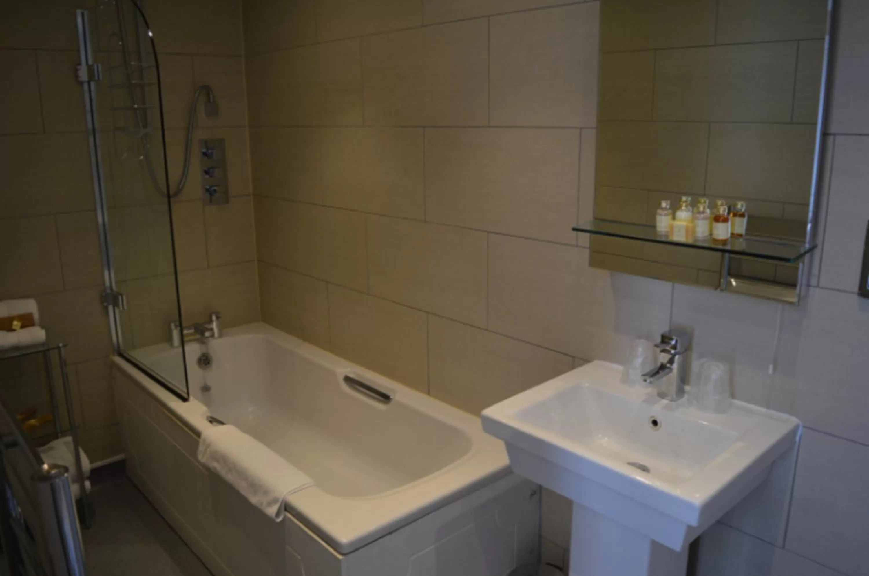 Bathroom in Cliff Hotel