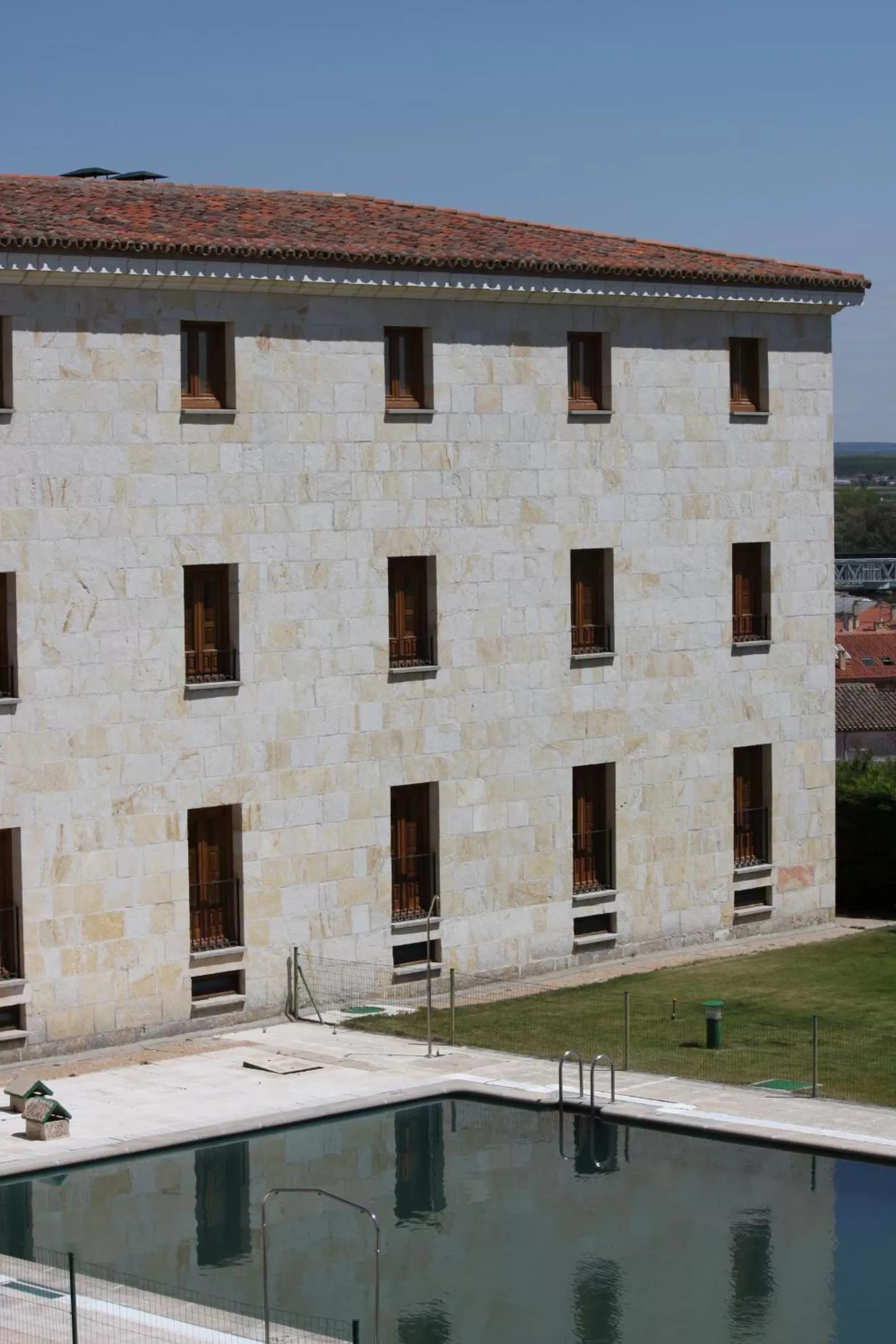Swimming pool in Parador de Zamora