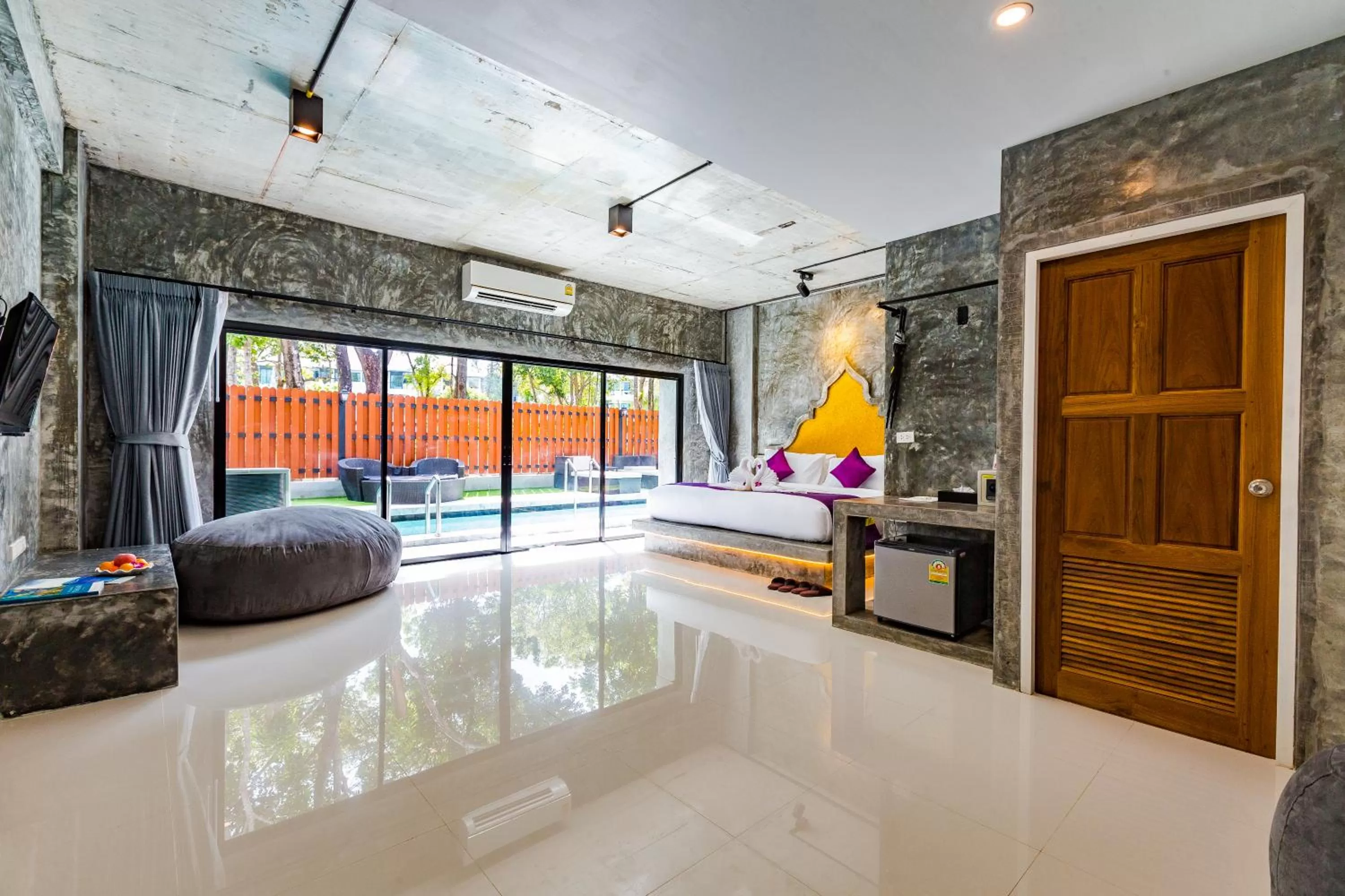 Photo of the whole room in Maneetel Krabi Beachfront-SHA Plus