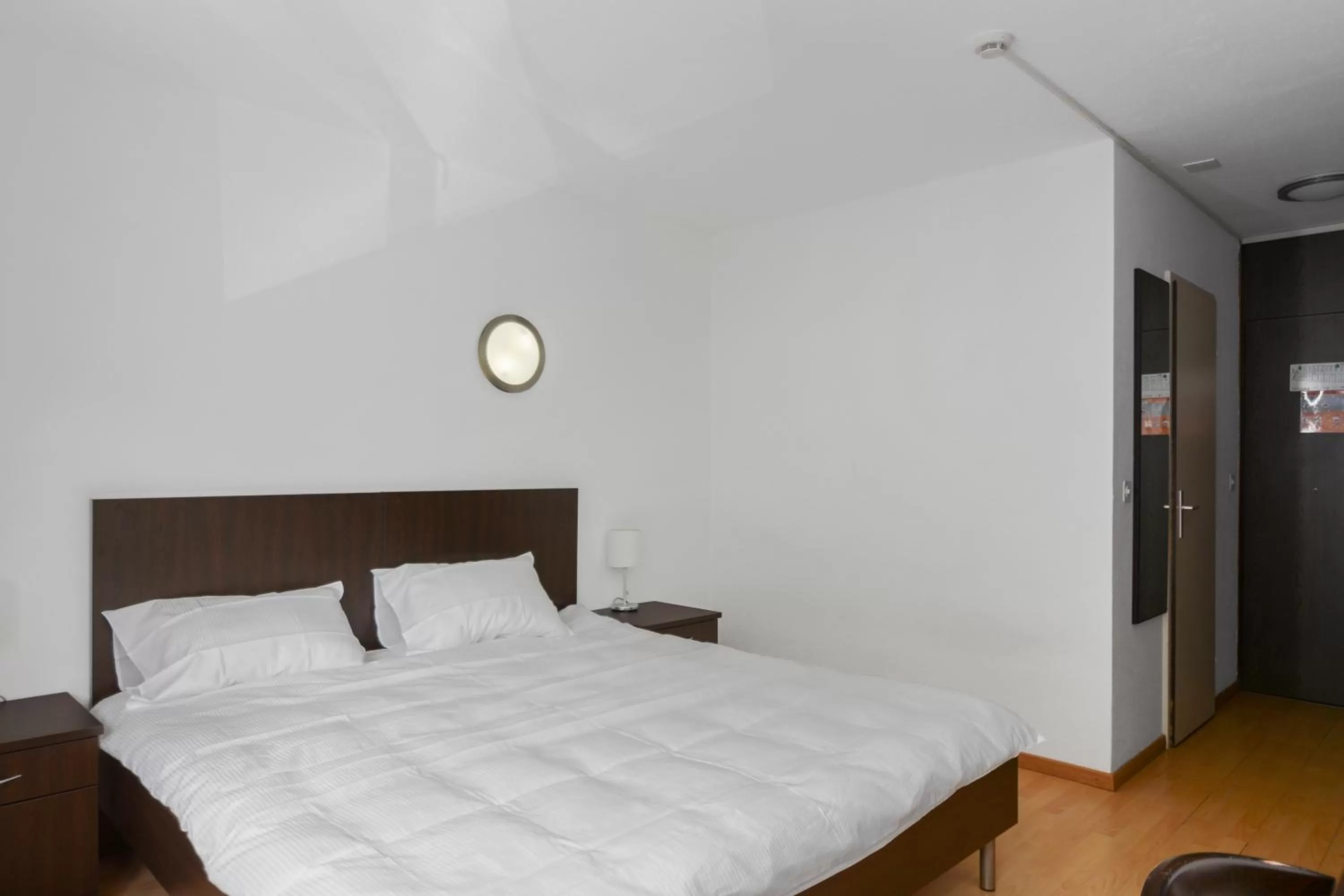 Double Room in Neuchâtel City Hôtel