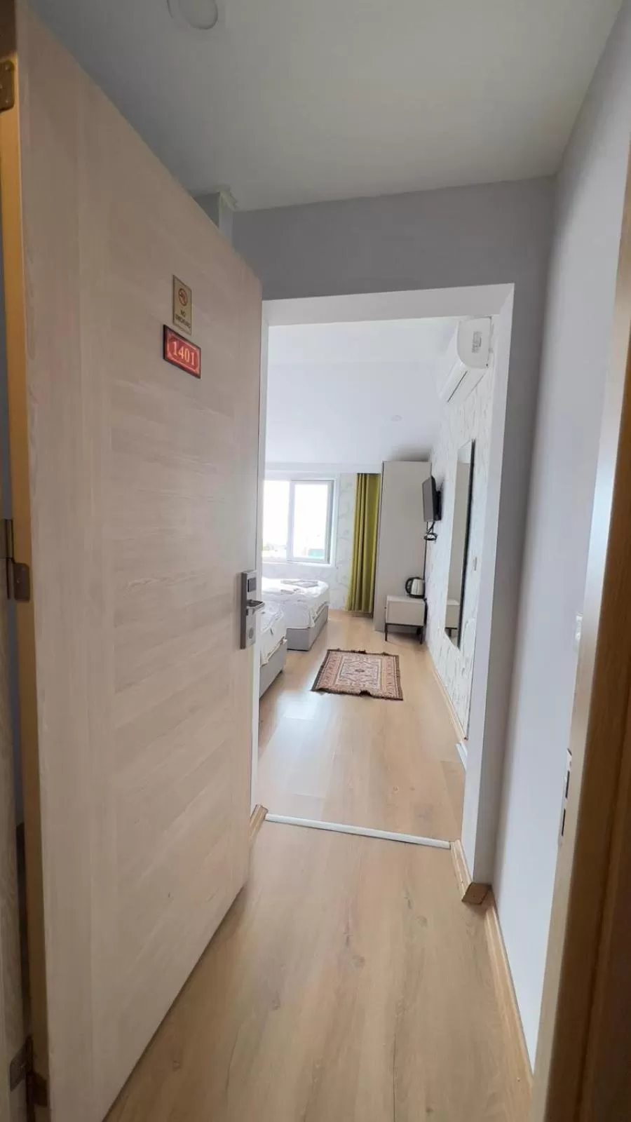 Photo of the whole room, Bed in The Lola Hotel