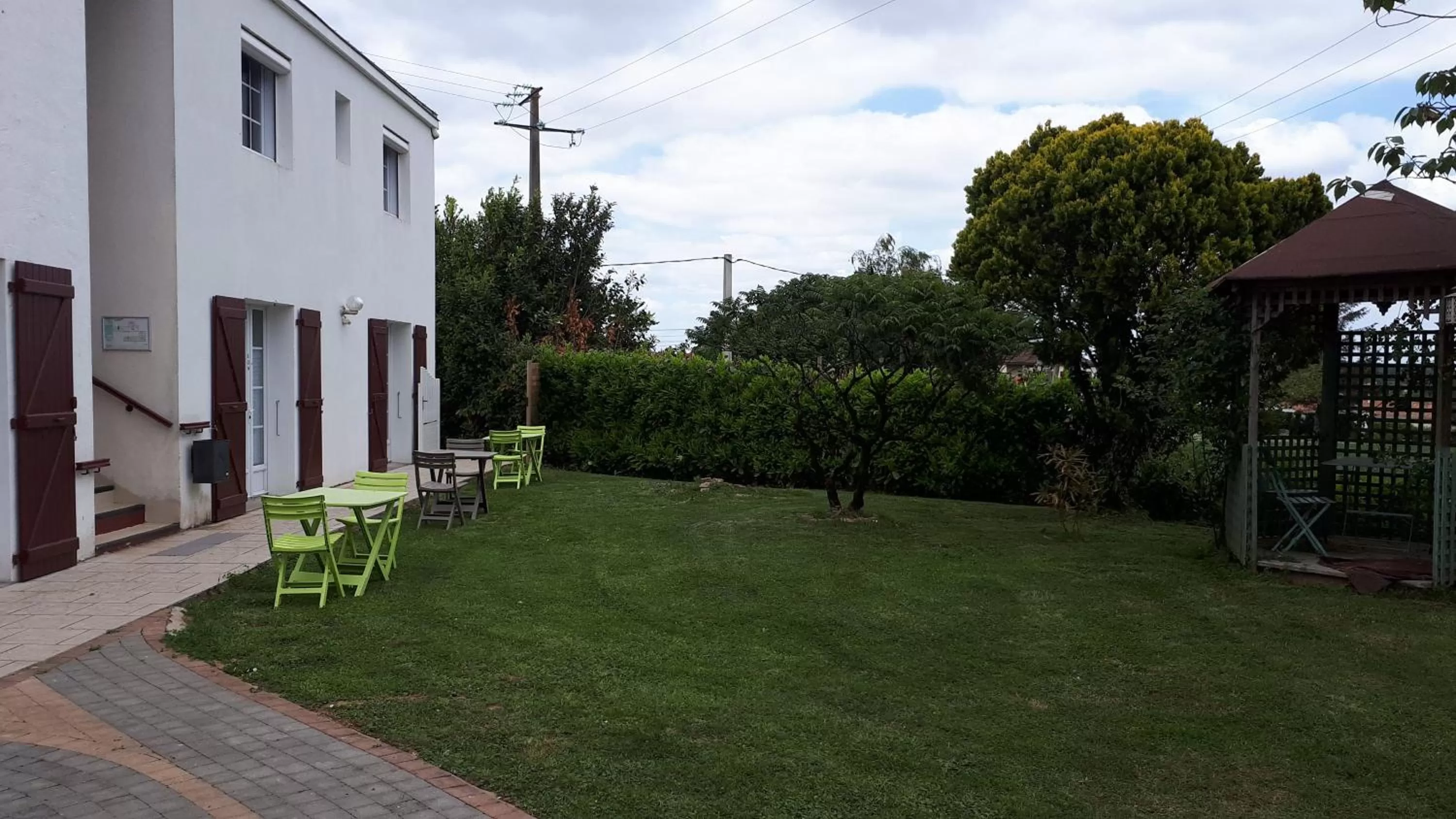 Garden view in Le Mareuillais Hotel-Restaurant