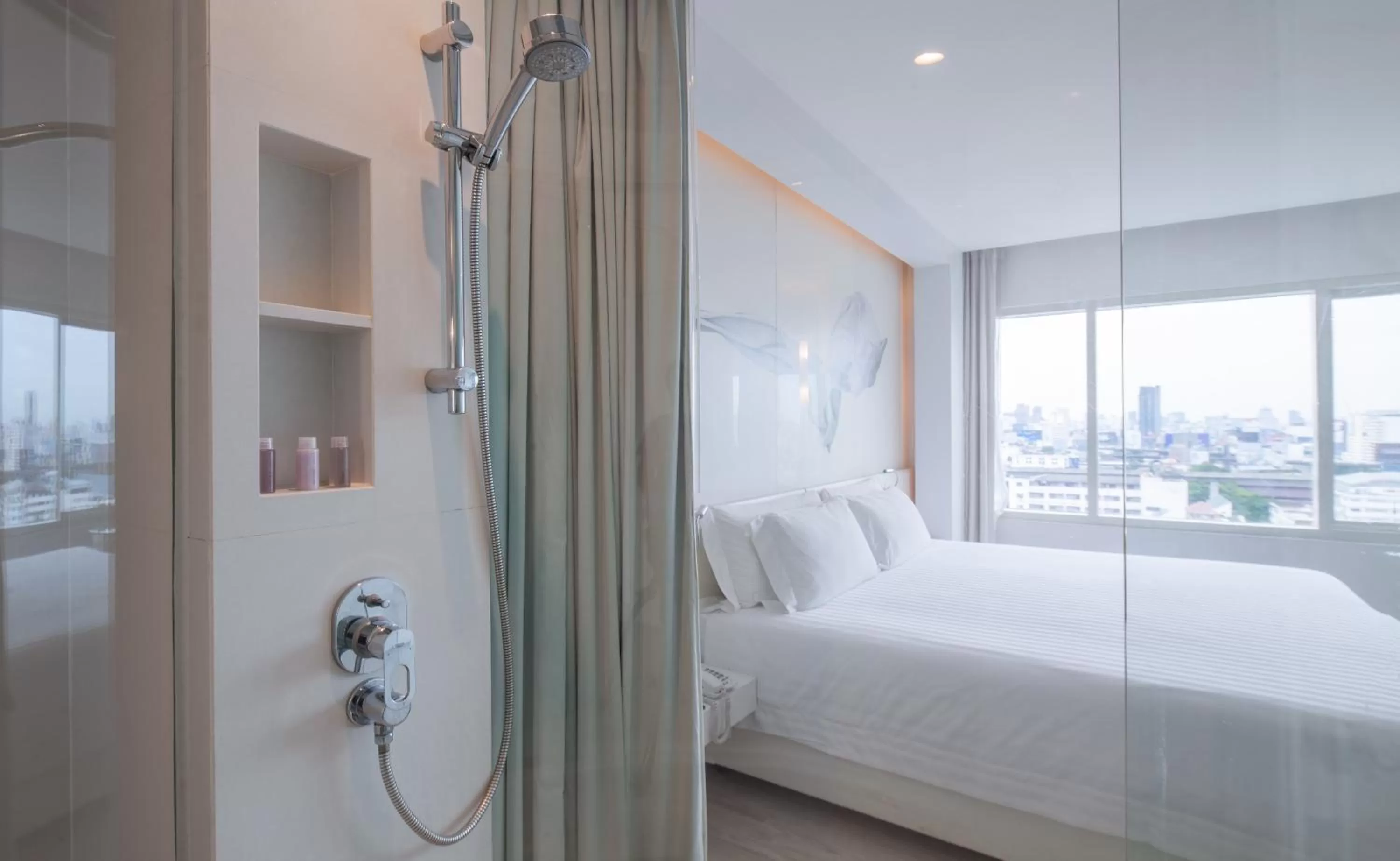 Bathroom, Bed in Centara Watergate Pavilion Hotel Bangkok