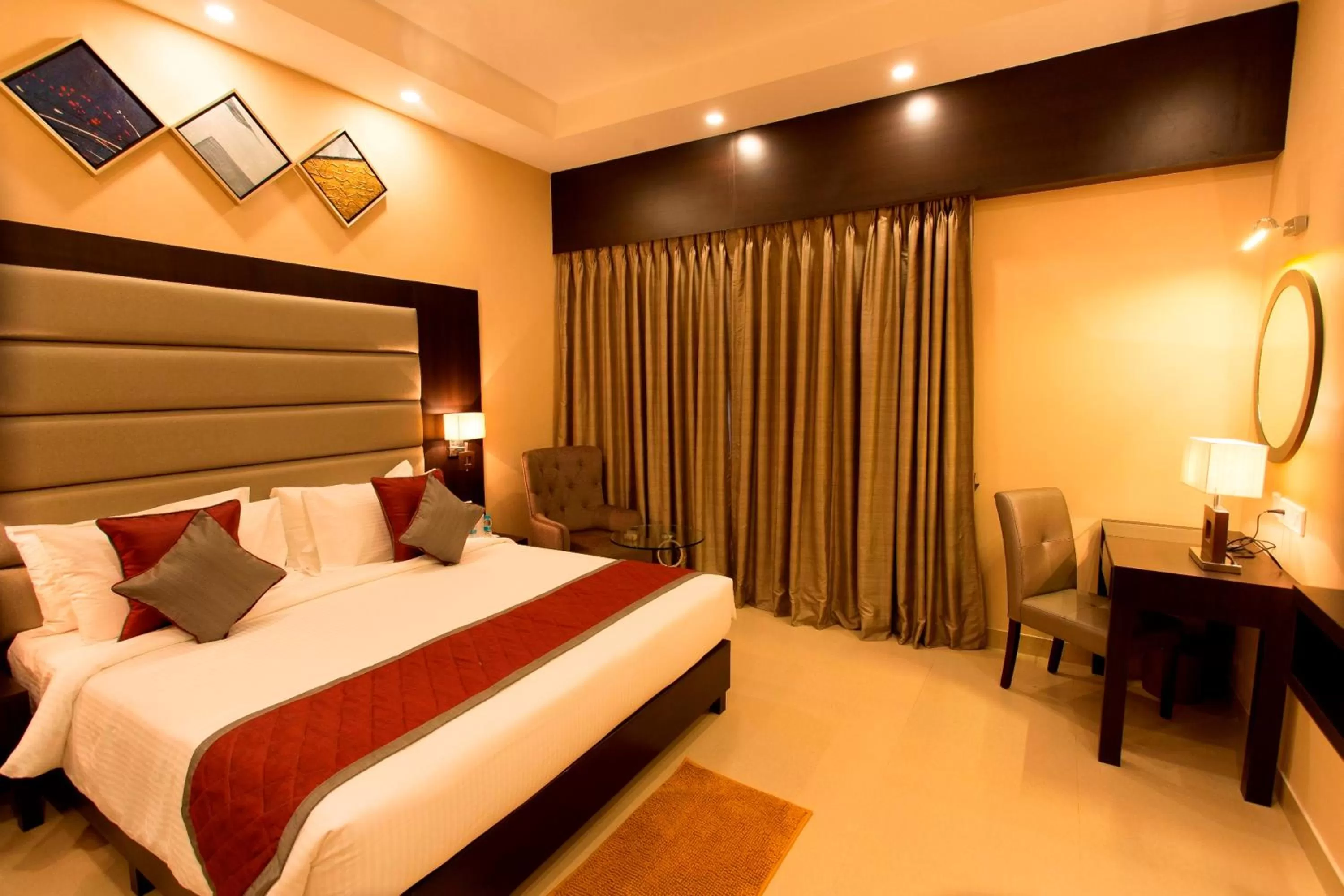 Seating area, Bed in Golden Tulip Saltlake Kolkata