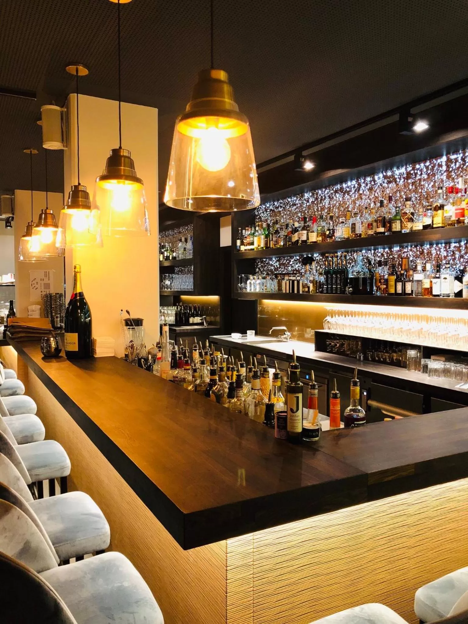 Restaurant/places to eat in Intermar Hotel & Apartments