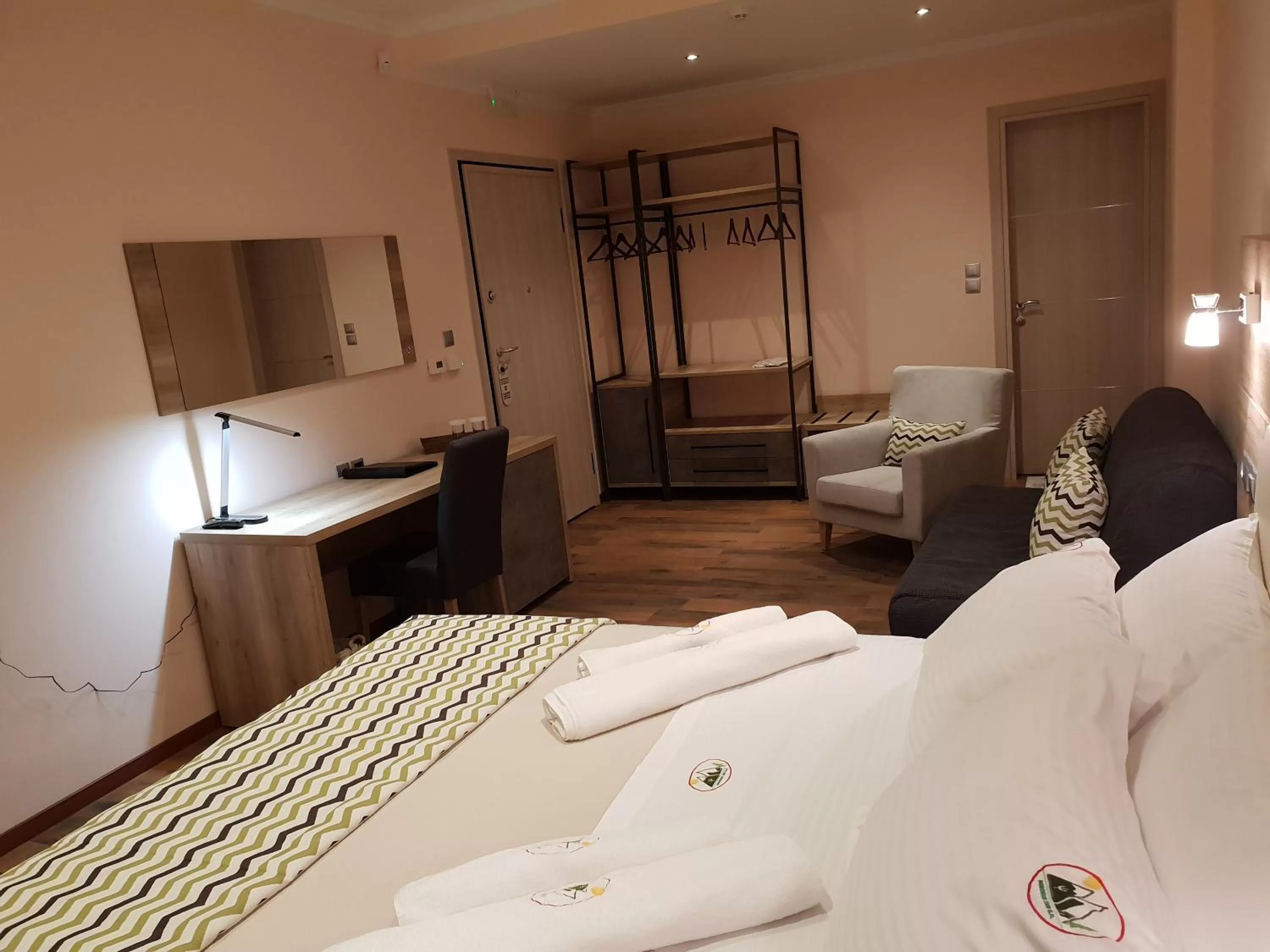 Photo of the whole room, Bed in Mondeus Inn Luxury