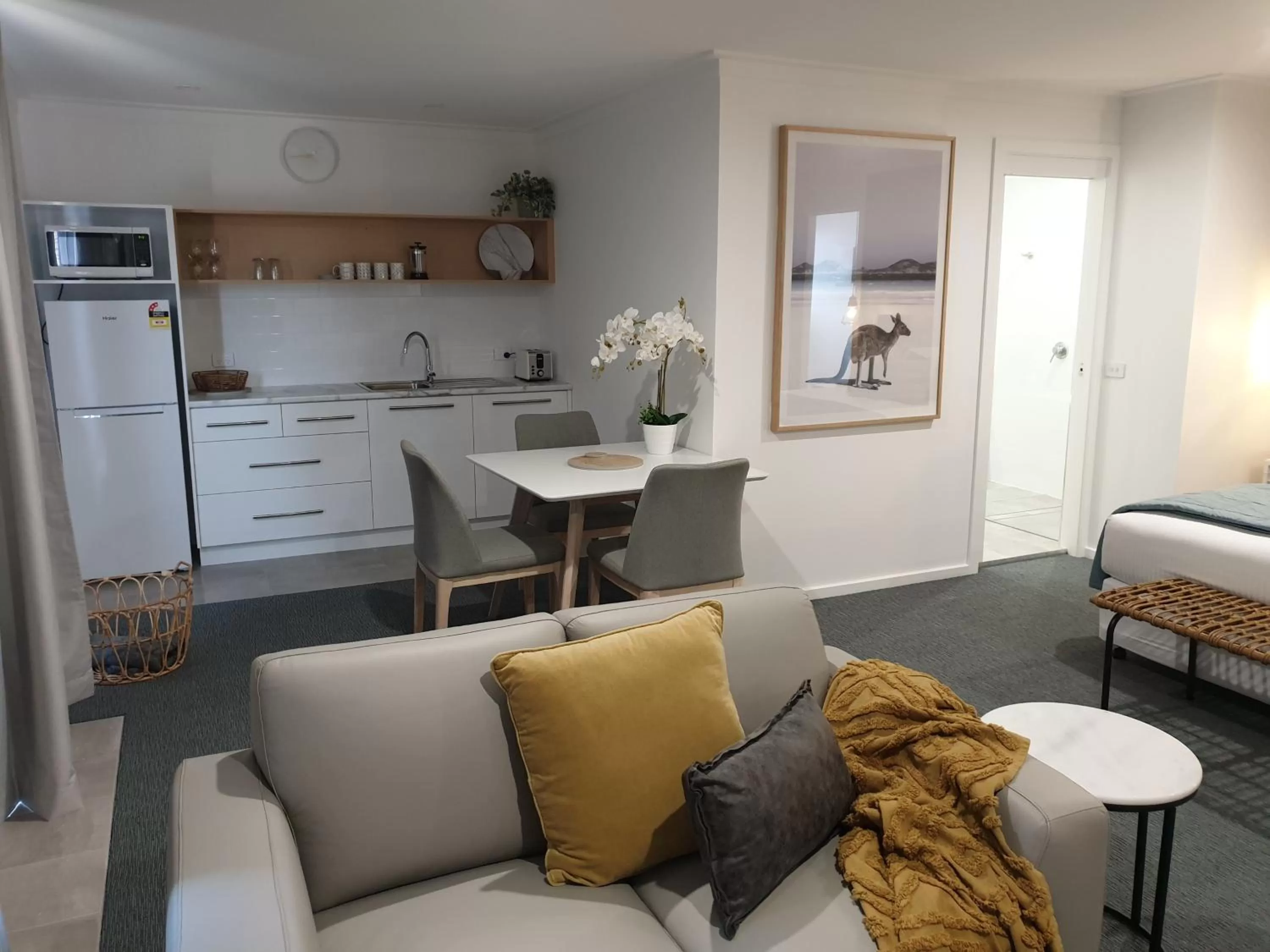 Kitchen or kitchenette in Twofold Bay Motor Inn