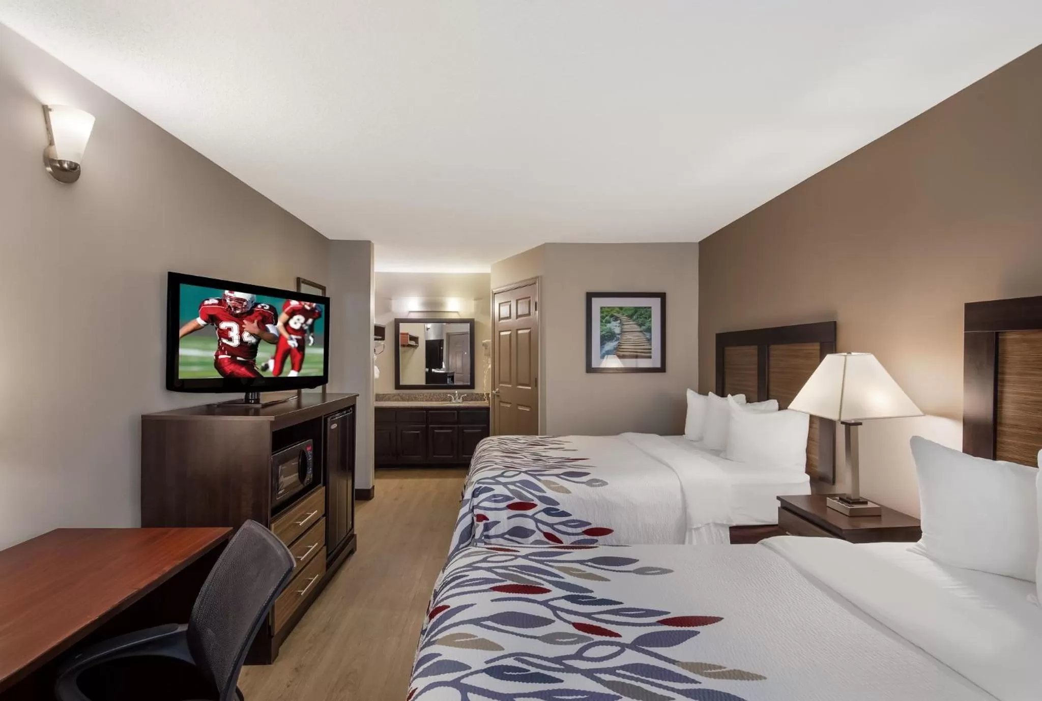 Photo of the whole room, Bed in Red Roof Inn Jasper