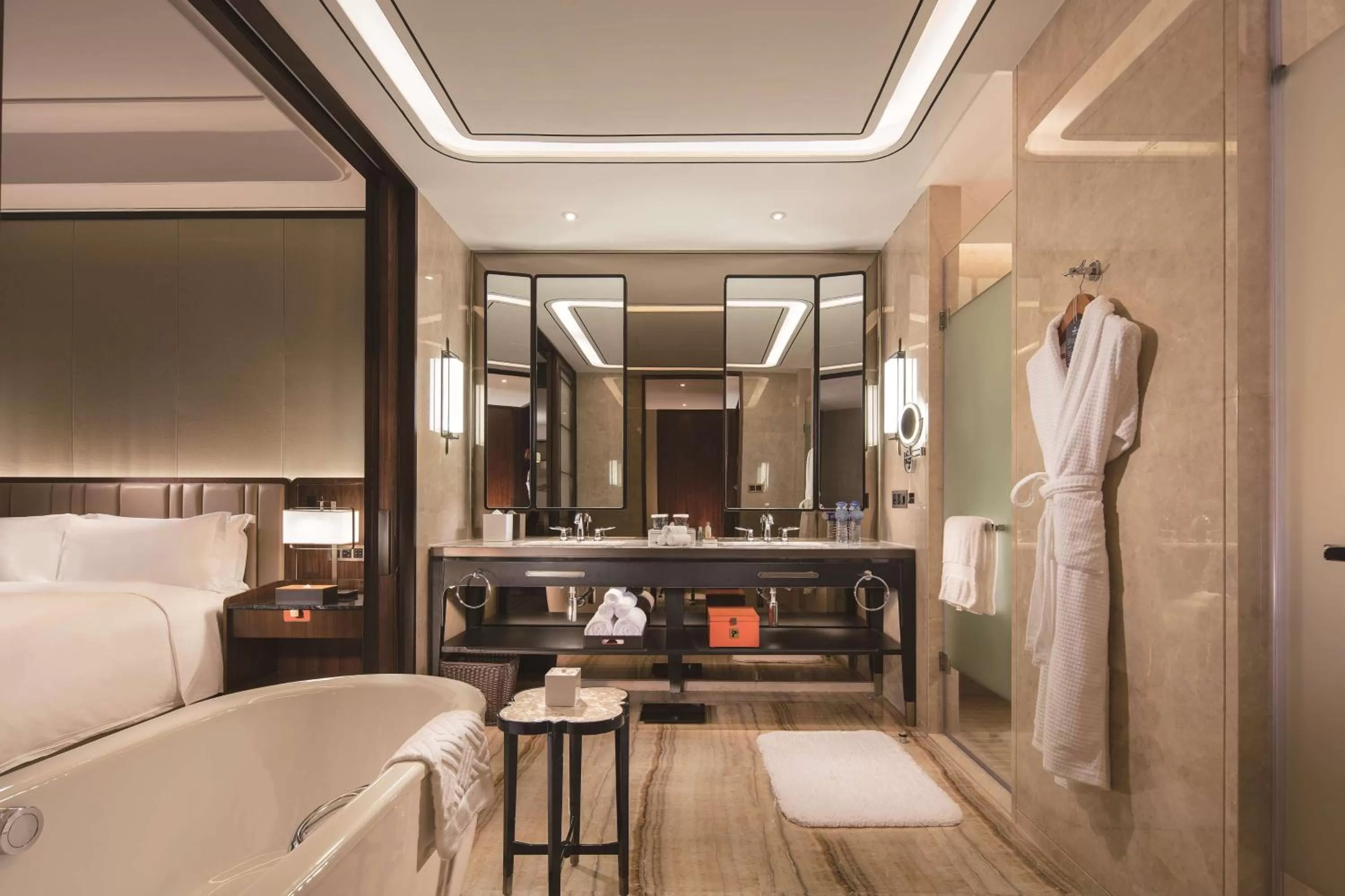 Bathroom, Bed in Hilton Fuzhou